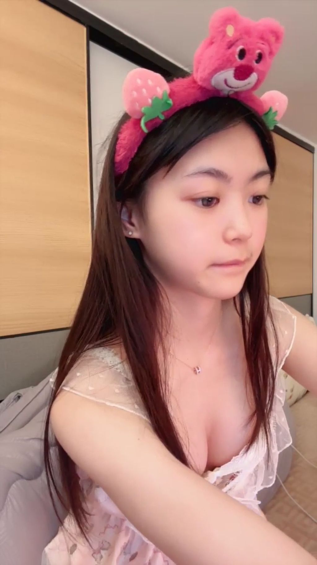 小佳宝: 校花级小美女付费首秀 (52 photos + 4 videos) 5 小佳宝: 校花级小美女付费首秀 (52 photos + 4 videos) 5