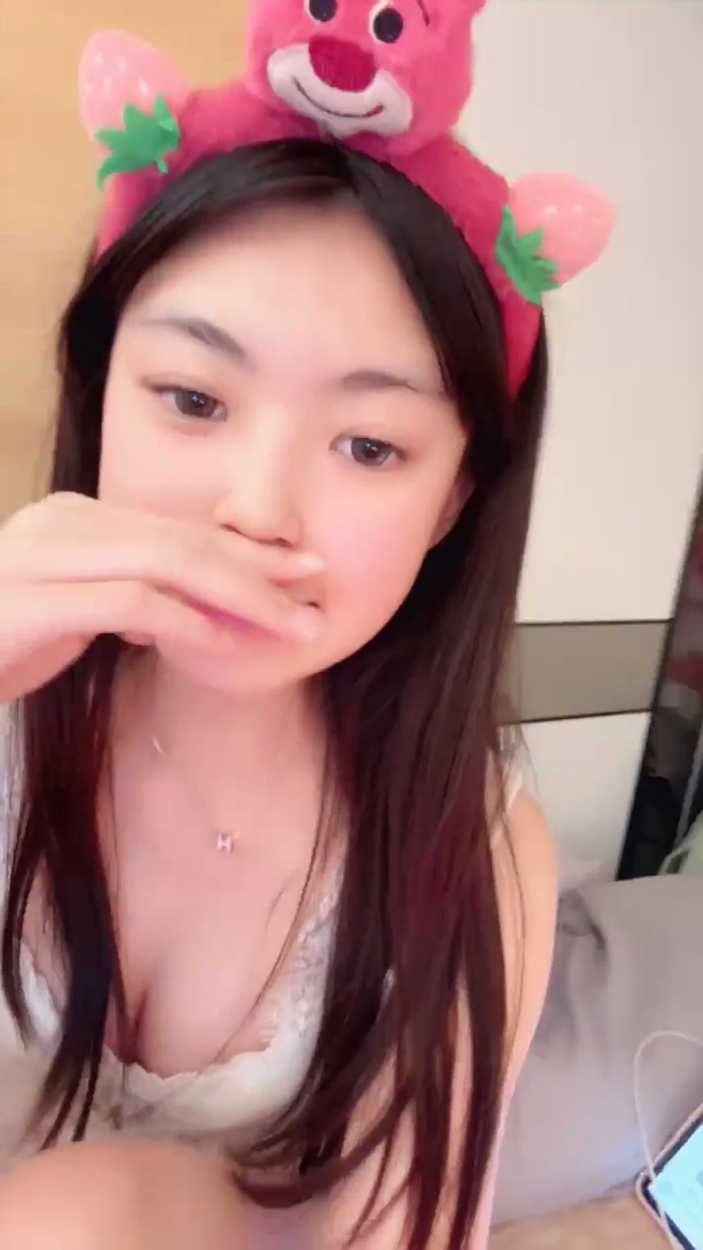 小佳宝: 校花级小美女付费首秀 (52 photos + 4 videos) 16 小佳宝: 校花级小美女付费首秀 (52 photos + 4 videos) 16