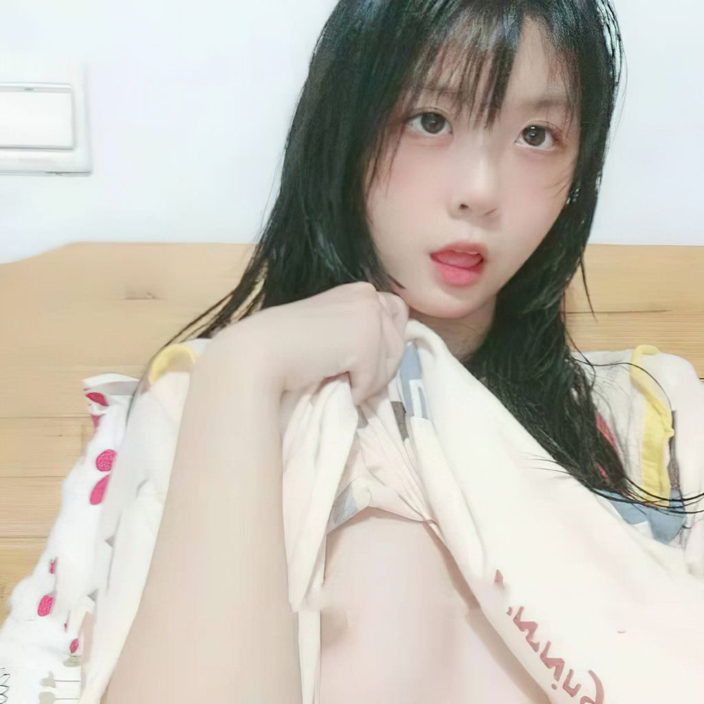 郑思瑶: 甜点小萝莉 原档收藏六安高中高二少女校花 (132 photos + 17 videos)