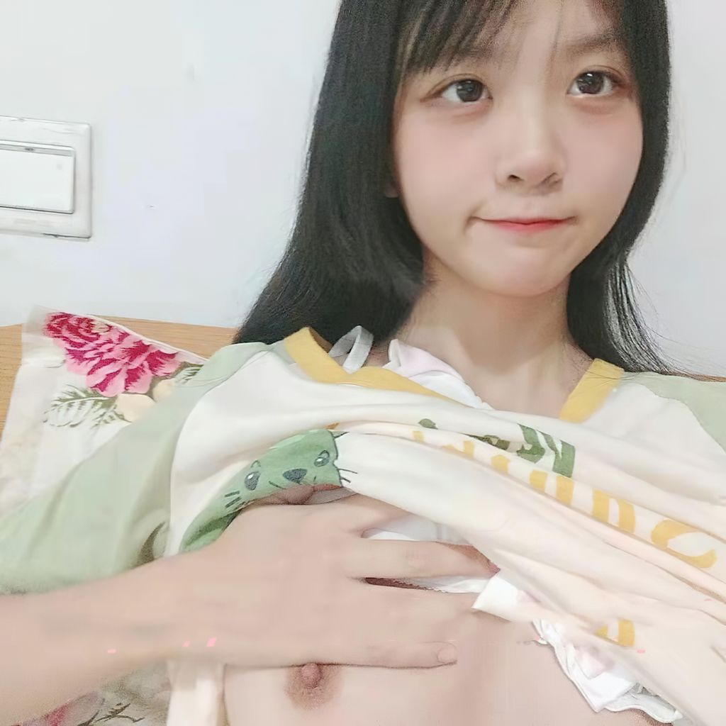郑思瑶: 甜点小萝莉 原档收藏六安高中高二少女校花 (132 photos + 17 videos) 3 郑思瑶: 甜点小萝莉 原档收藏六安高中高二少女校花 (132 photos + 17 videos) 3