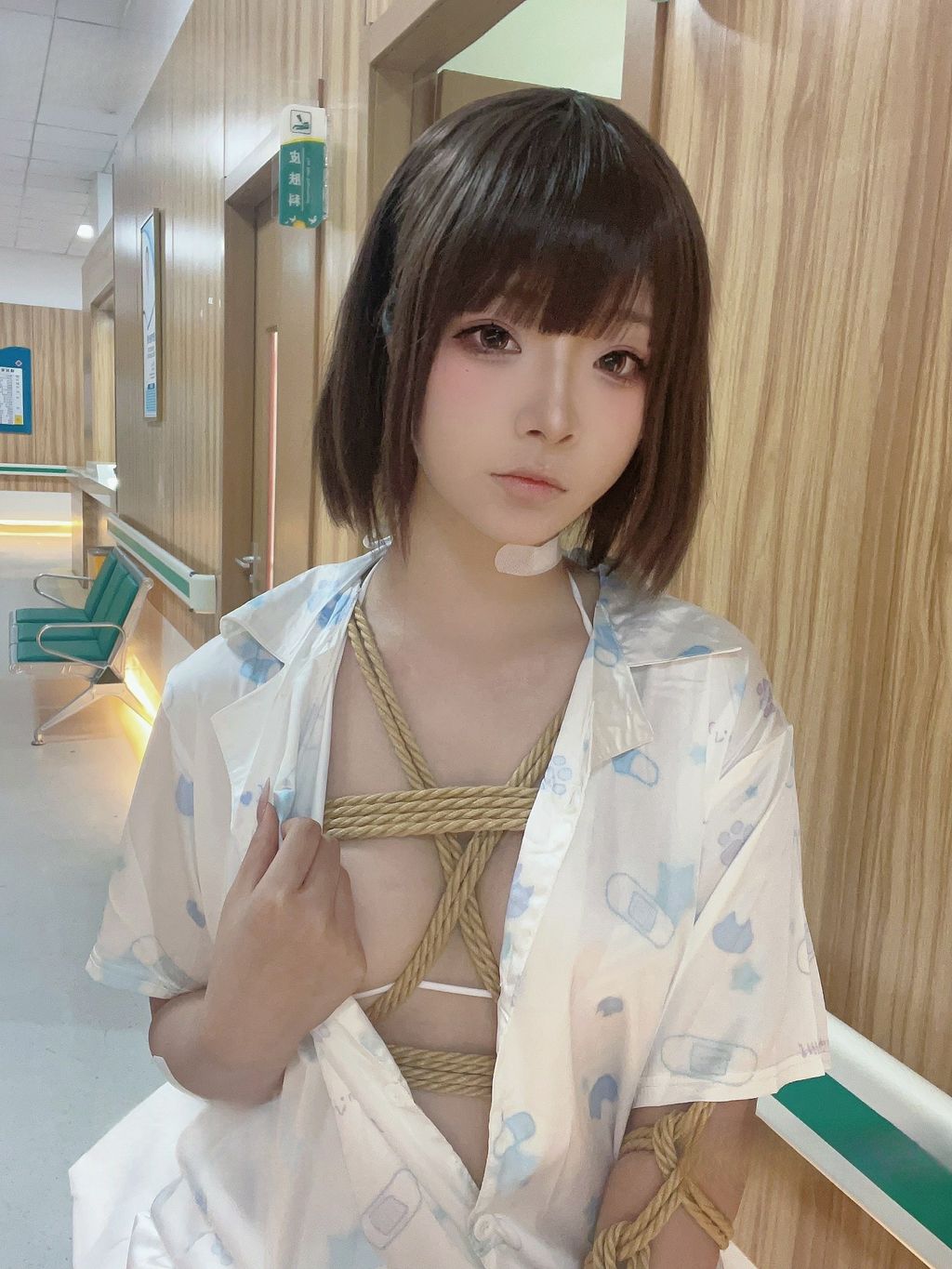 Coser@yuuhui玉汇: 生病的妹妹 (37 photos + 2 videos)