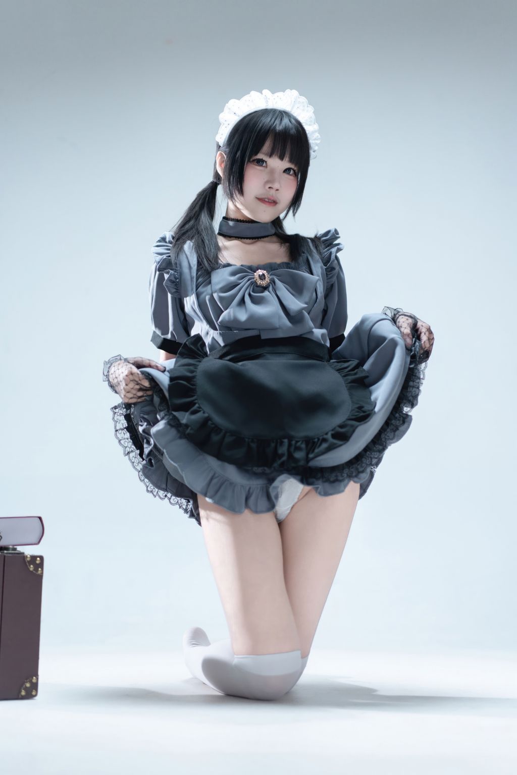 Coser@清水凪: 手提箱与灰色女仆 (80 photos) 10 Coser@清水凪: 手提箱与灰色女仆 (80 photos) 10