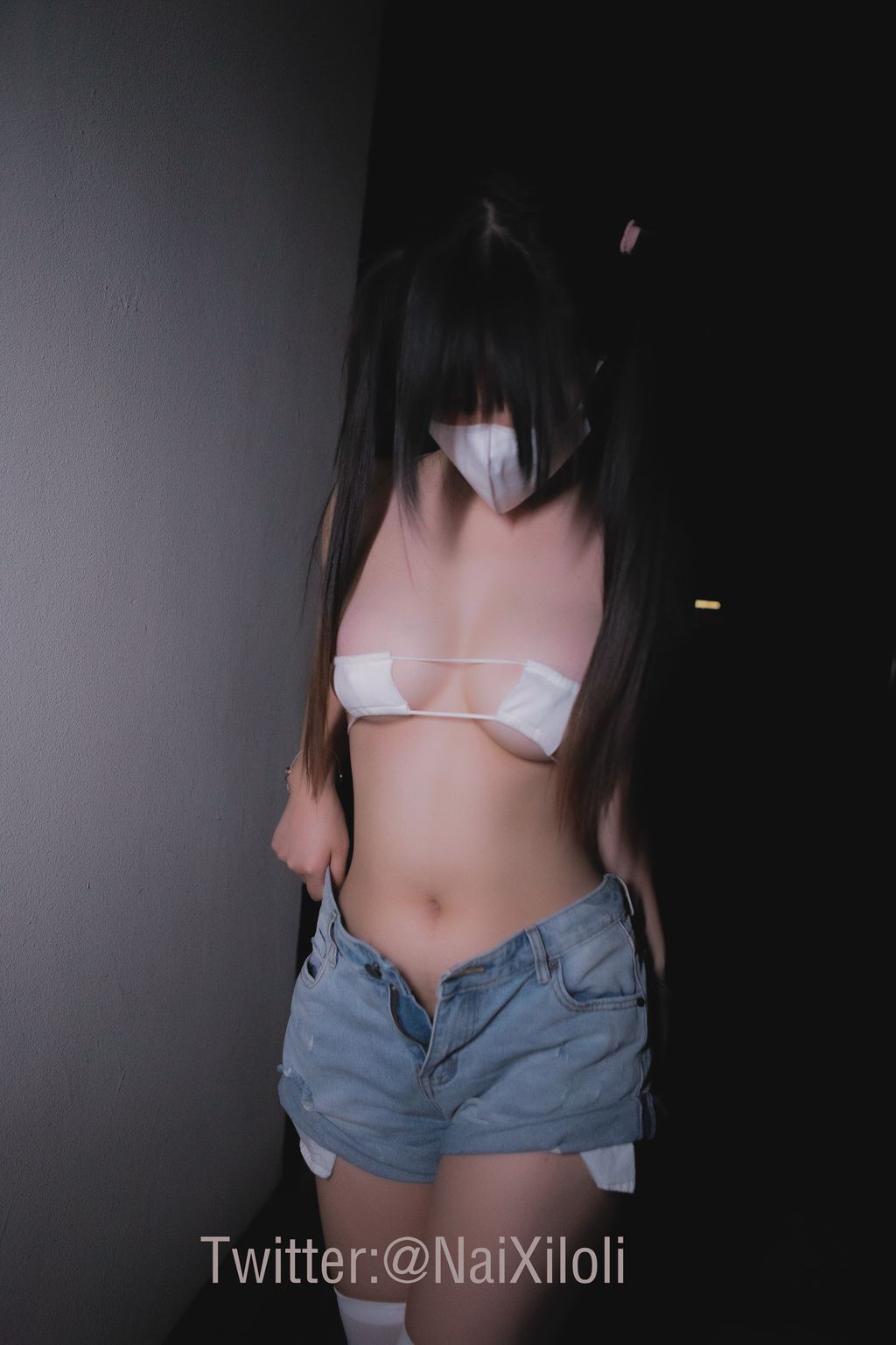 Coser@狍崽饭(NaiXiloli): 酒红色外套深夜露出 (110 photos + 4 videos) 2 Coser@狍崽饭(NaiXiloli): 酒红色外套深夜露出 (110 photos + 4 videos) 2