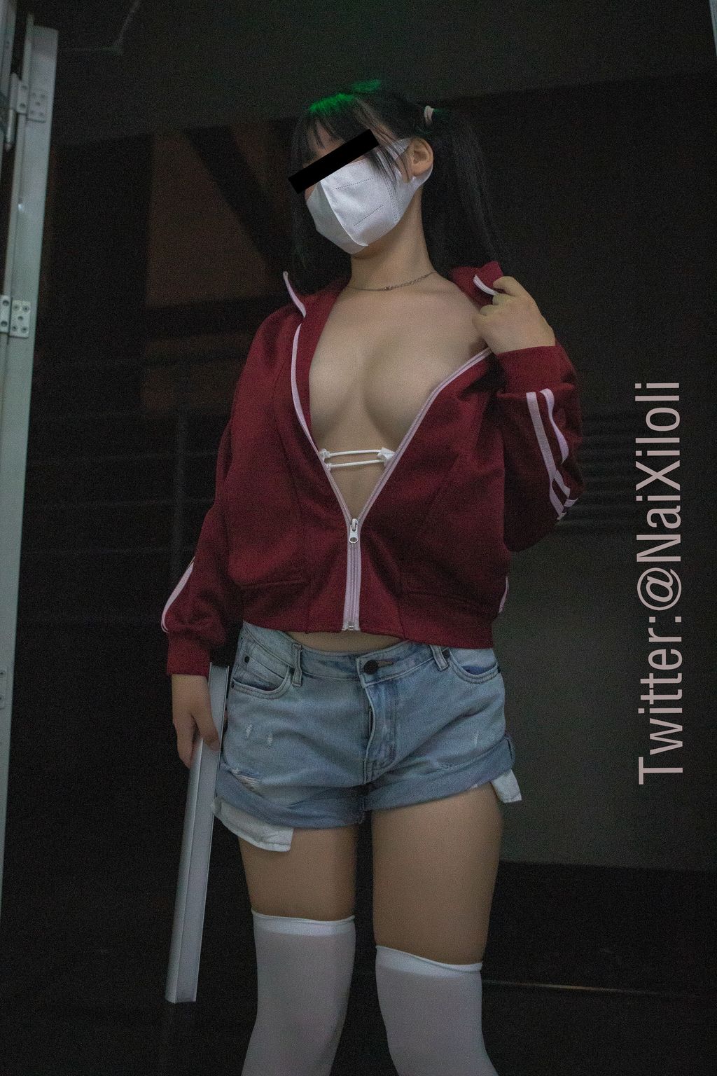 Coser@狍崽饭(NaiXiloli): 酒红色外套深夜露出 (110 photos + 4 videos) 9 Coser@狍崽饭(NaiXiloli): 酒红色外套深夜露出 (110 photos + 4 videos) 9