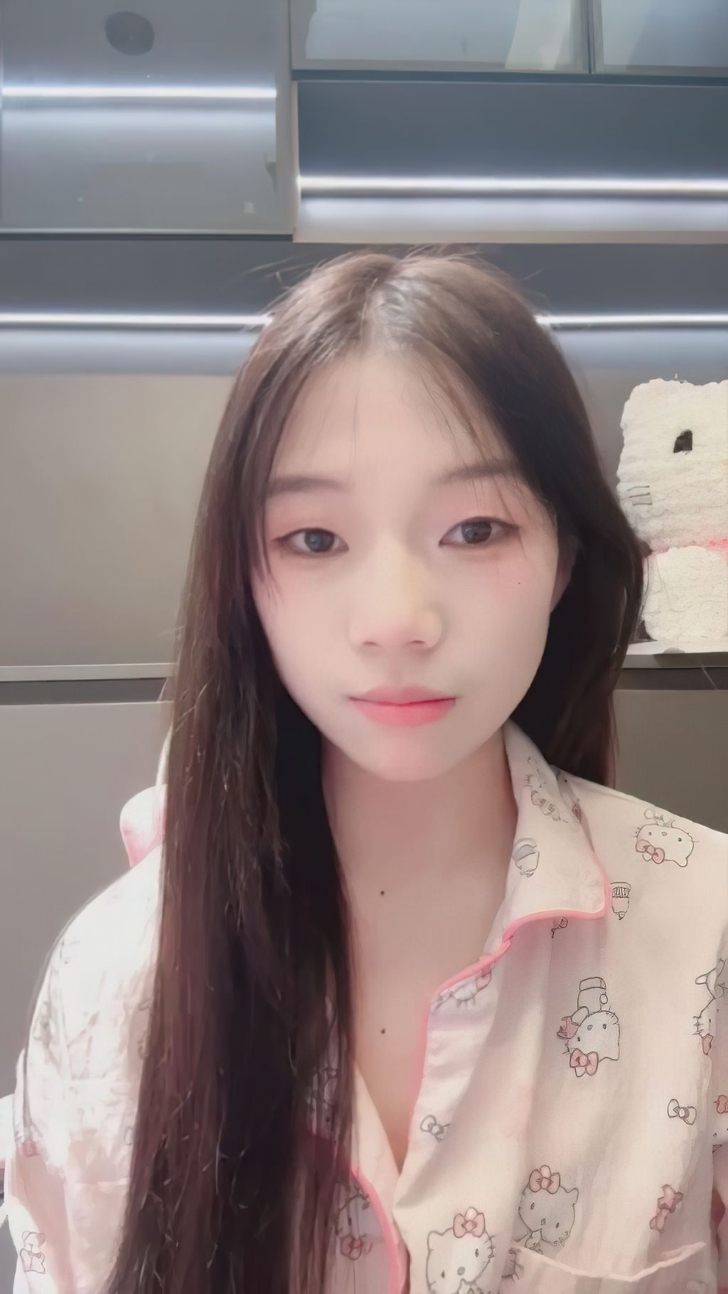 吧啦: 清纯少女下海 边跳边脱光光 (42 photos + 4 videos)