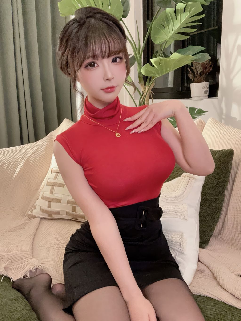 Coser@yuuhui玉汇: 下属之妻 (45 photos + 2 videos)