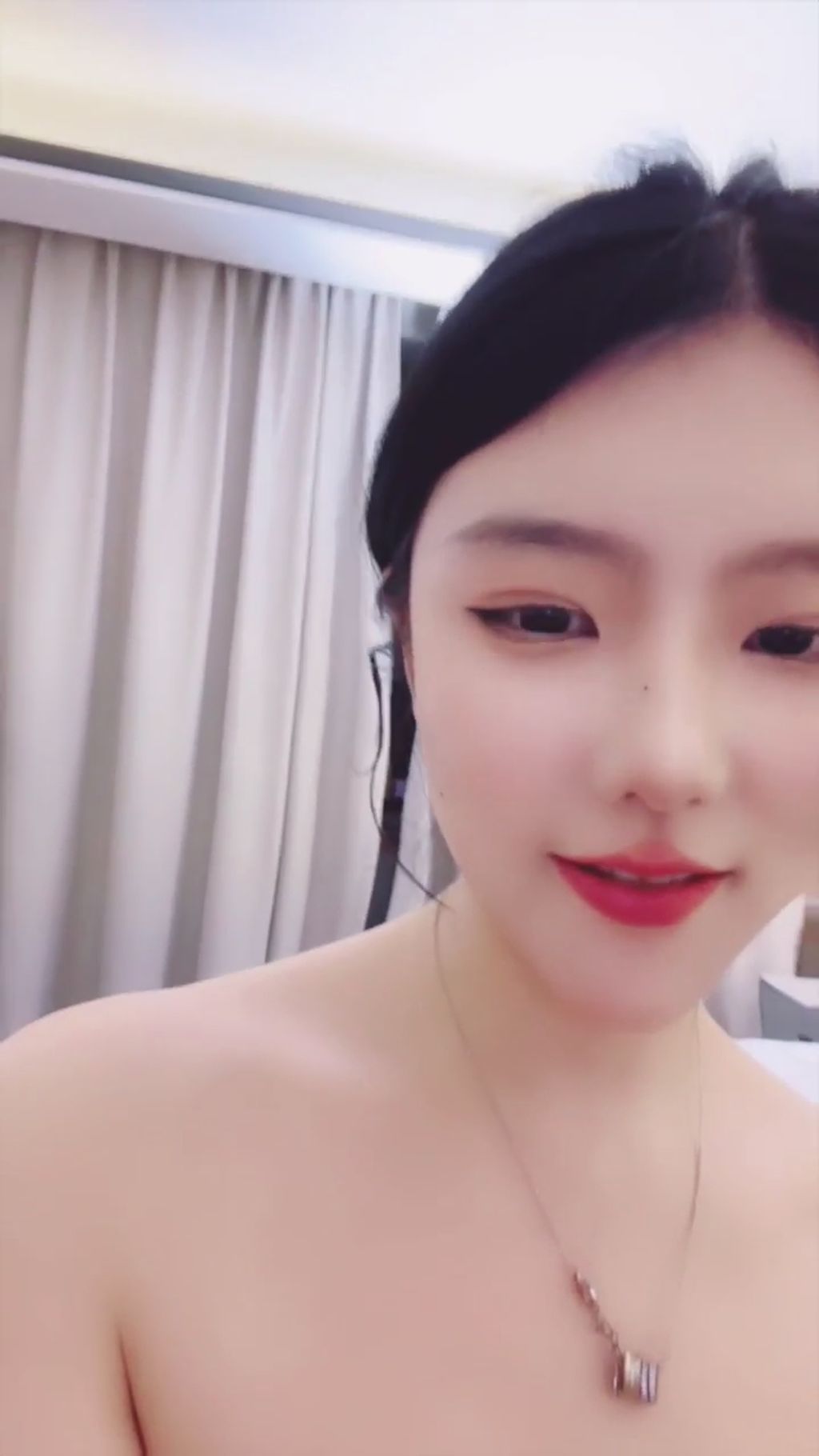 兔兔奶奶: 双气质女神 全尺度大秀录播 (40 photos + 3 videos)
