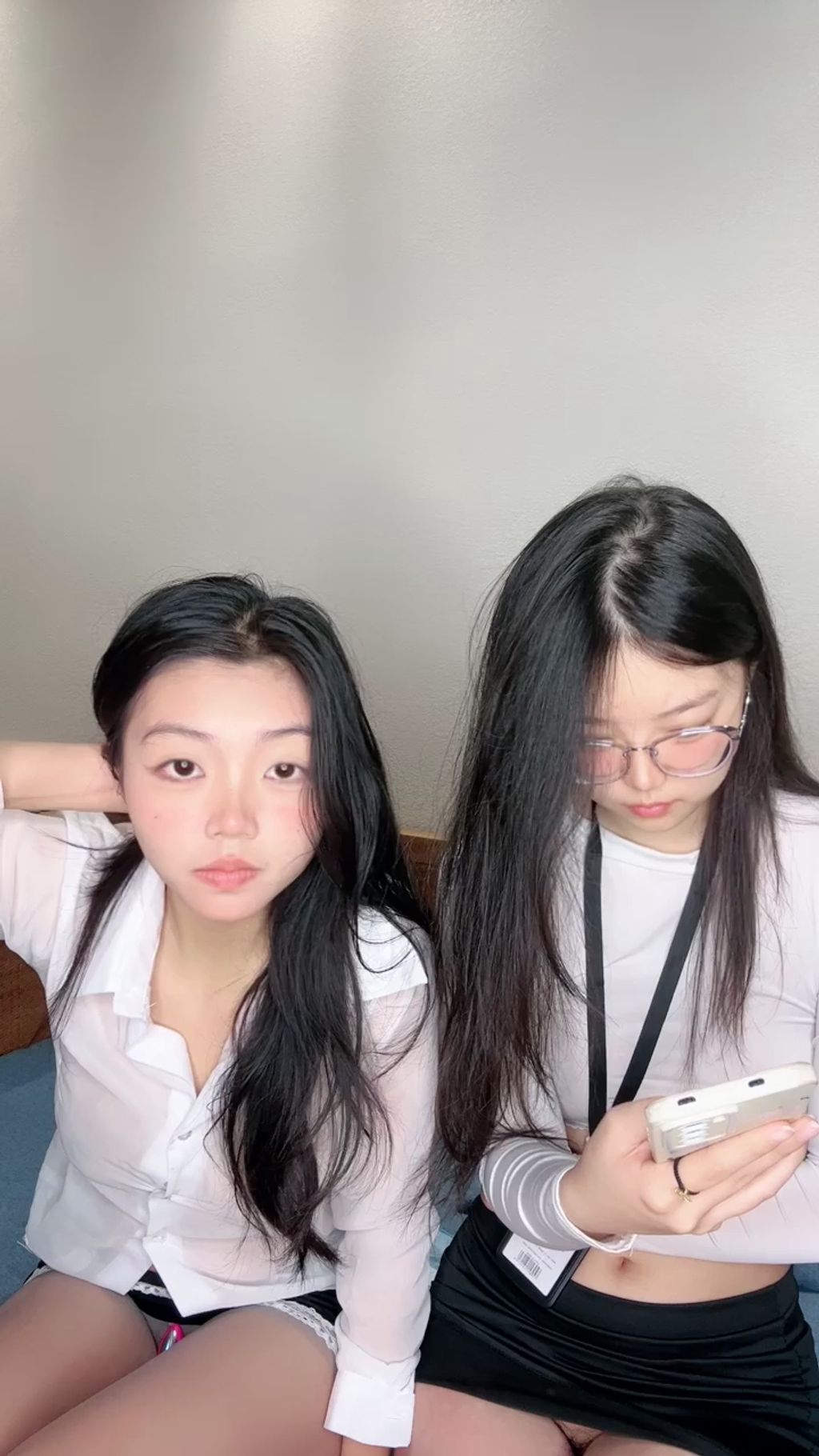 雯雯茜茜: 欲女双学妹 剧情演绎 勾引技师 外卖小哥 #02 (53 photos + 5 videos)