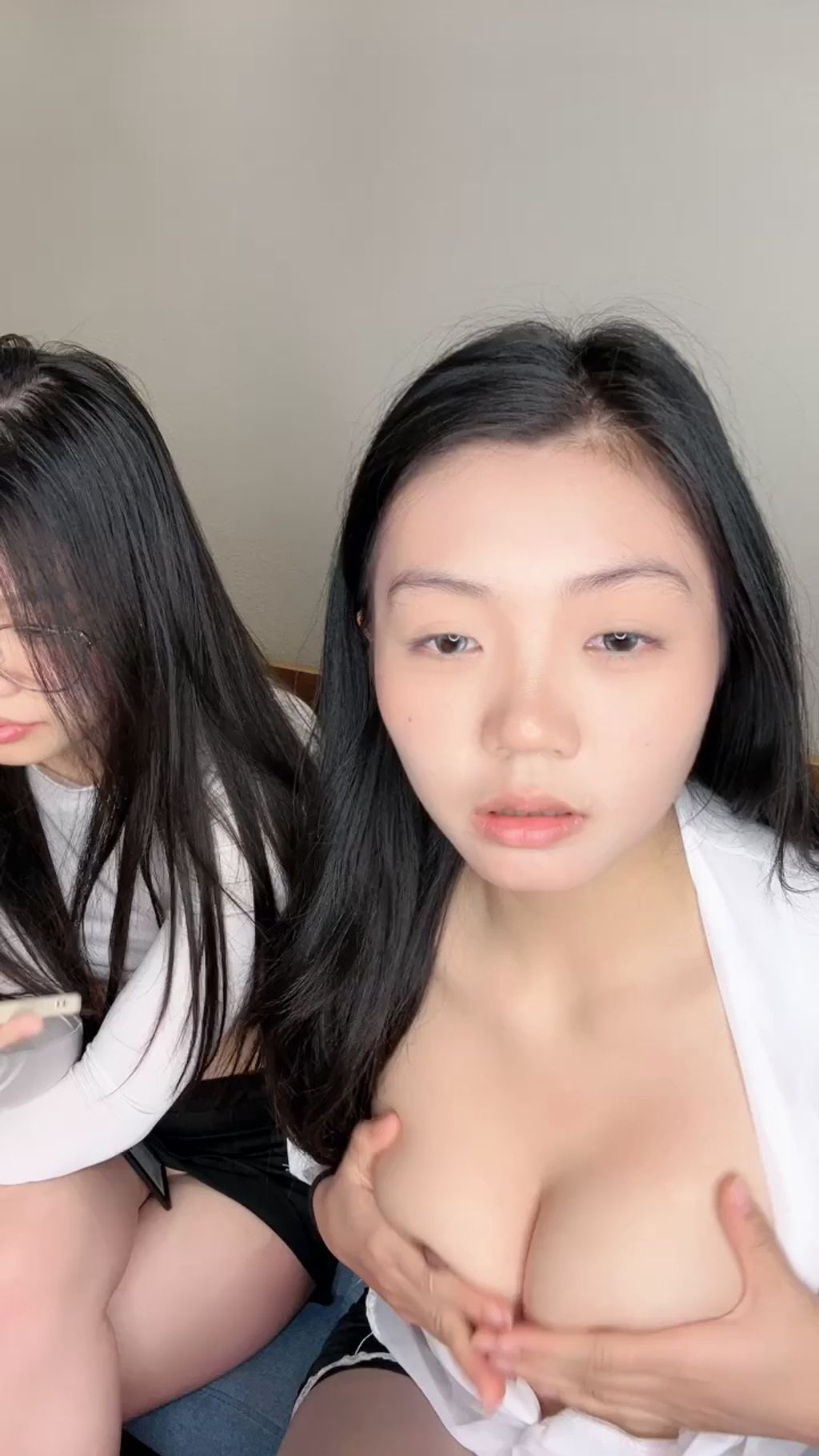 雯雯茜茜: 欲女双学妹 剧情演绎 勾引技师 外卖小哥 #04 (53 photos + 8 videos) 8 雯雯茜茜: 欲女双学妹 剧情演绎 勾引技师 外卖小哥 #04 (53 photos + 8 videos) 8