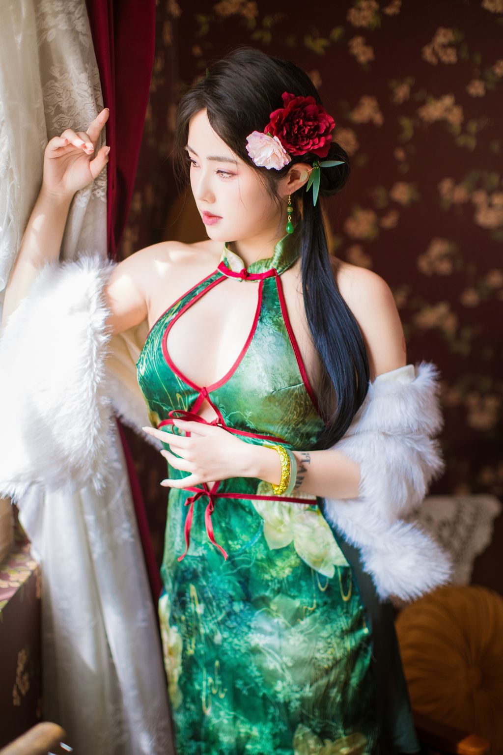 Coser@钛合金TiTi: 绿色旗袍 (82 photos + 1 videos)