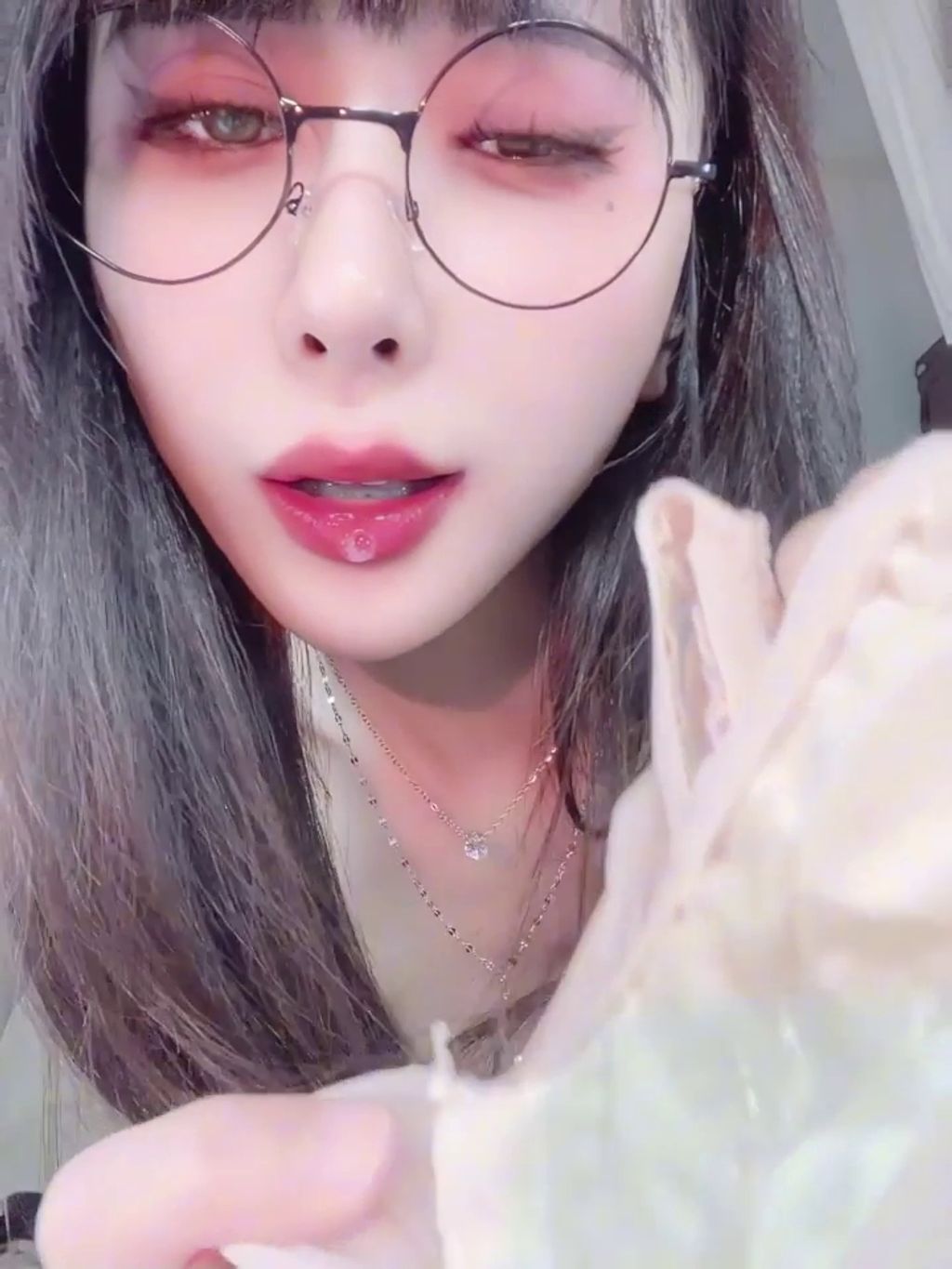 蘸点蜜桃酱: 半糖完美女主播福利全尺度视频 (122 photos + 21 videos) 14 蘸点蜜桃酱: 半糖完美女主播福利全尺度视频 (122 photos + 21 videos) 14