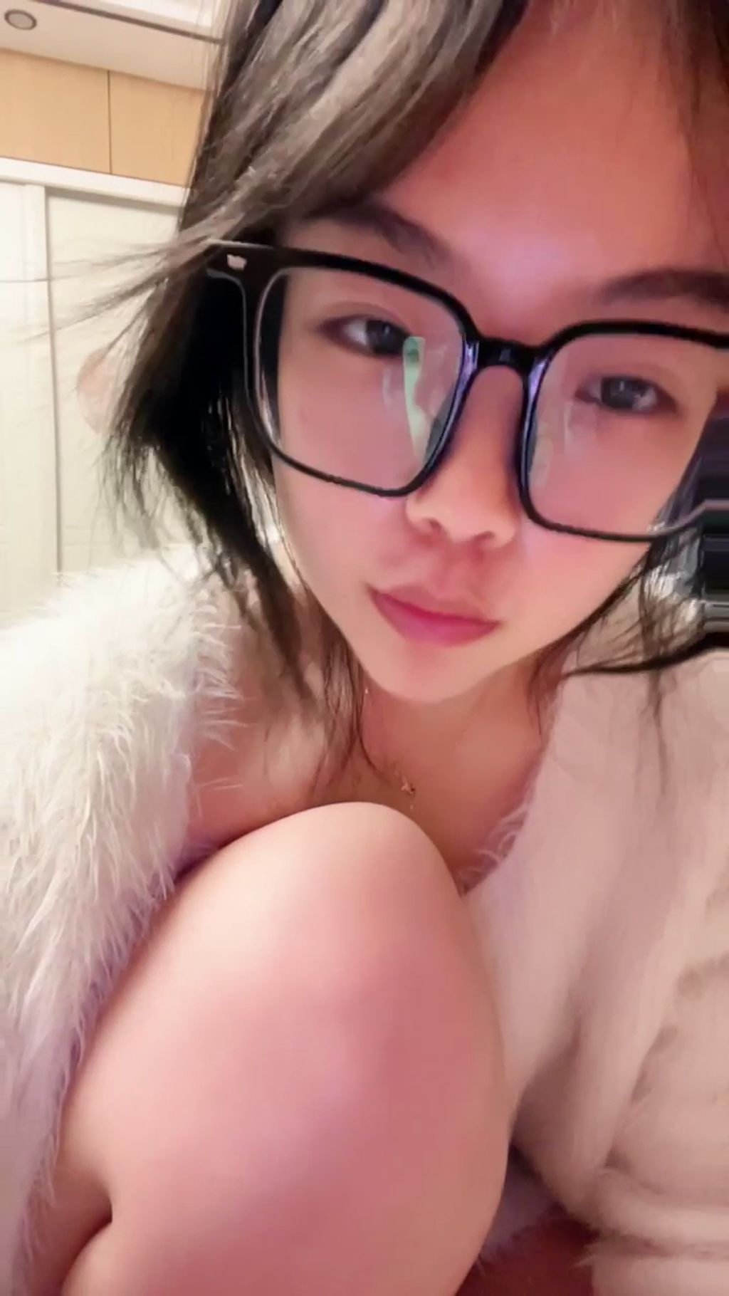 大屁股冉冉: 纯欲眼镜学妹 为情所困下海黄播 (64 photos + 7 videos) 9 大屁股冉冉: 纯欲眼镜学妹 为情所困下海黄播 (64 photos + 7 videos) 9