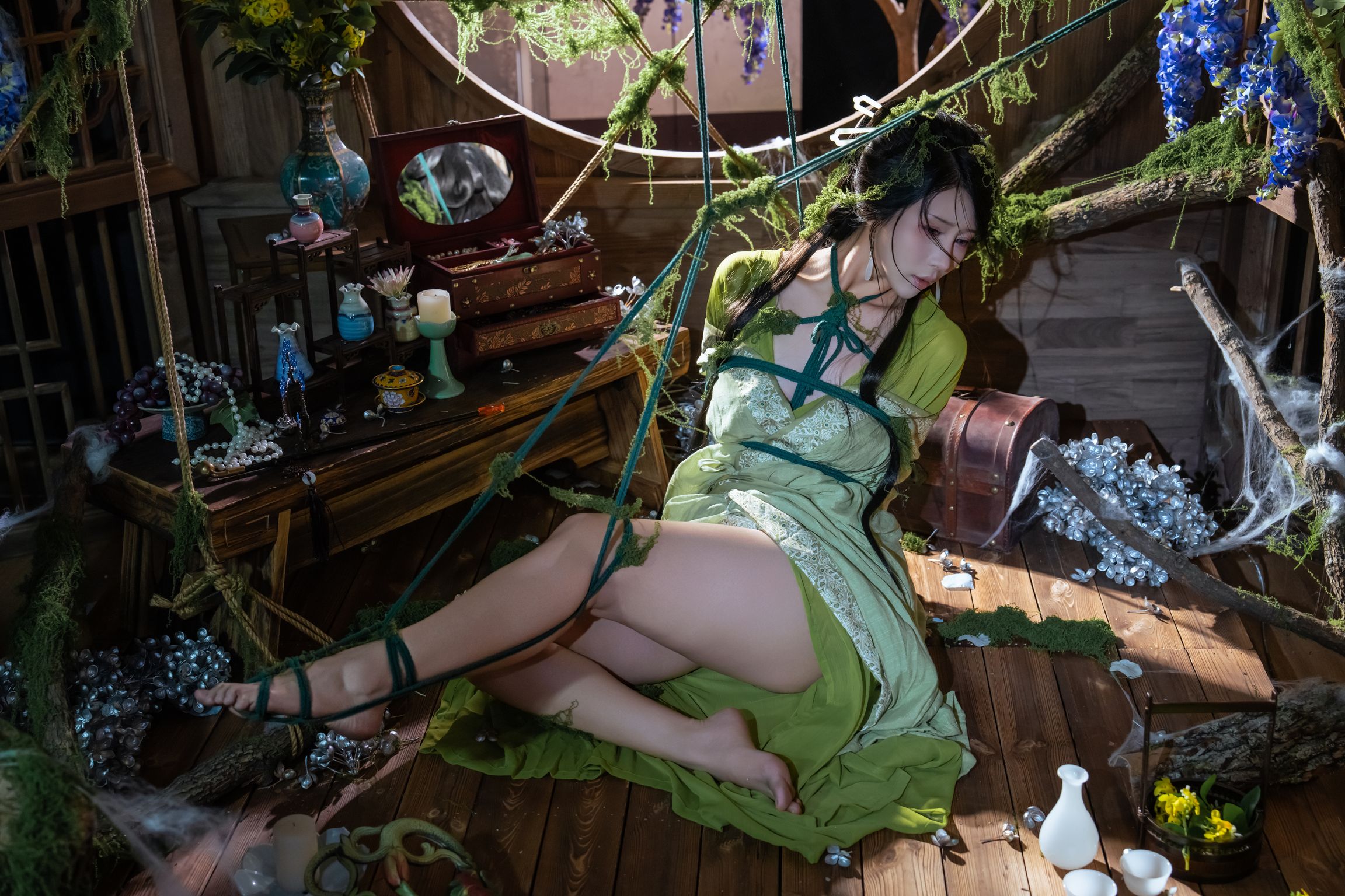 Coser@云溪溪 (Yunx1x1) & 奶桃桃: 苔缚 (93 photos + 1 video)