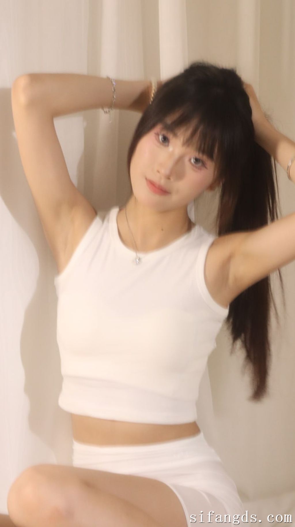 大学生私房: 嫩妹18岁 透视纱裙 Ep.001 (310 photos + 1 video)