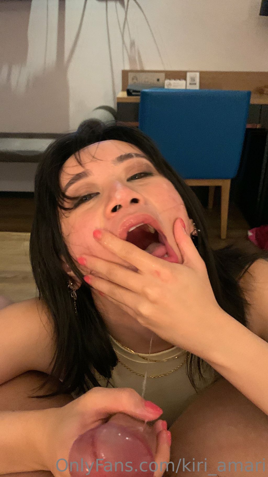 kiri_amari: OF口爆天花板 榨汁姬 多种高强度榨精做面膜 (732 photos + 10 videos)