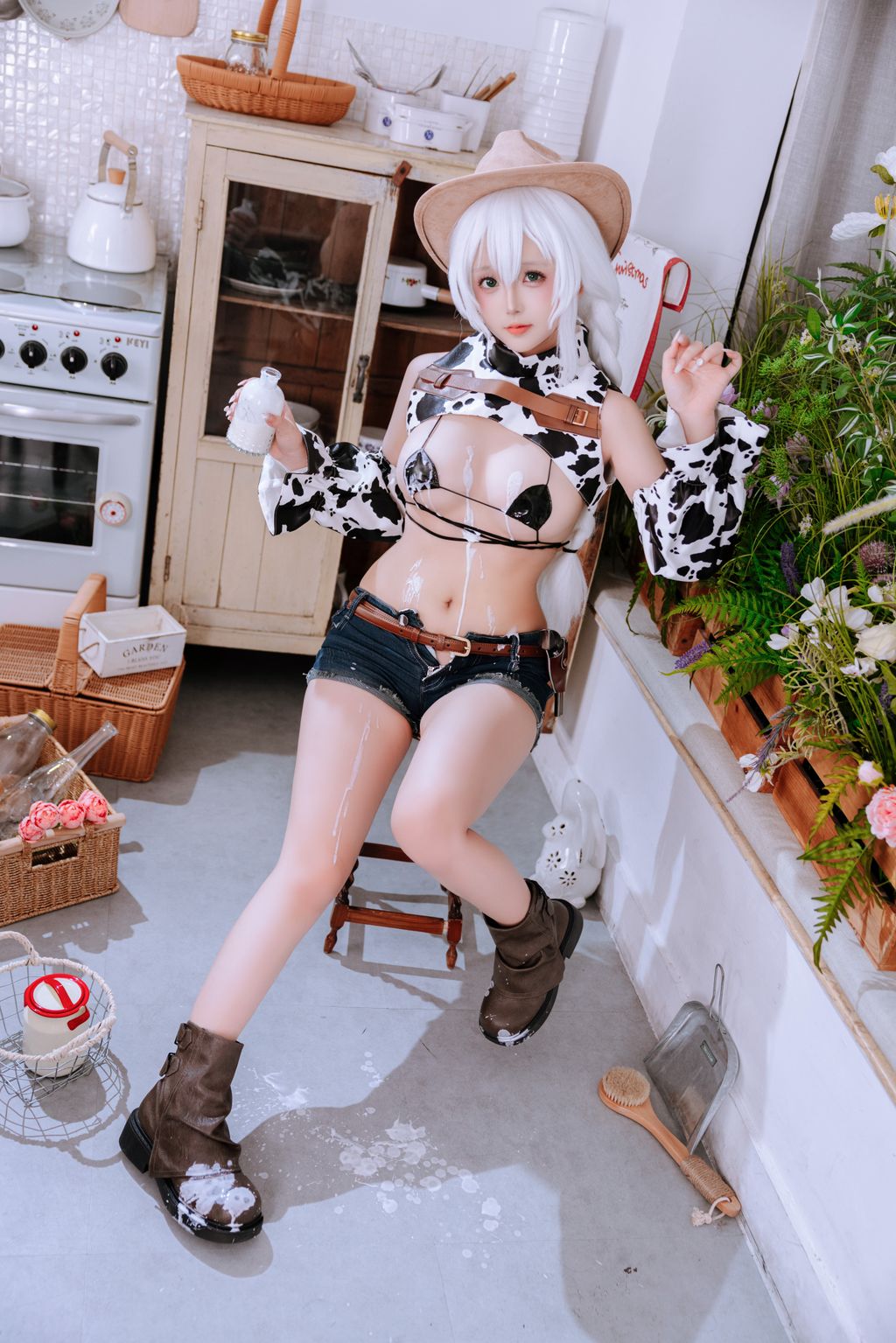 Coser@日奈娇: 挤奶工 (73 photos)
