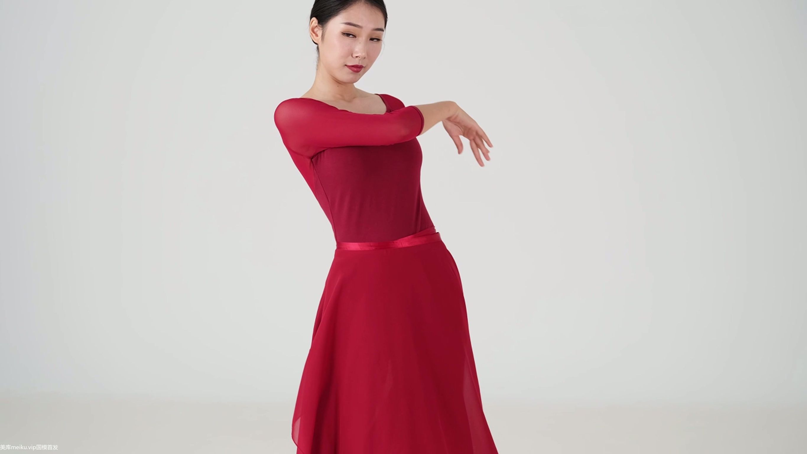 御姐舞蹈老师: 高抬腿多毛美穴4K超清 贵妇气质拉满 (48 photos + 4 videos) 2 御姐舞蹈老师: 高抬腿多毛美穴4K超清 贵妇气质拉满 (48 photos + 4 videos) 2