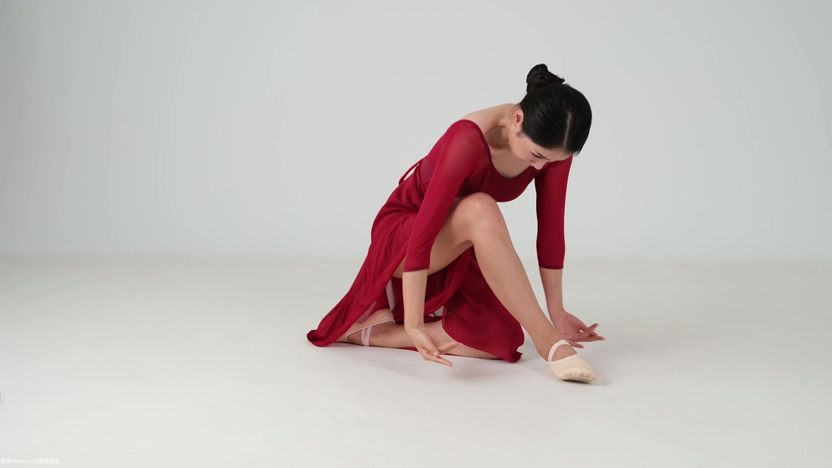 御姐舞蹈老师: 高抬腿多毛美穴4K超清 贵妇气质拉满 (48 photos + 4 videos) 5 御姐舞蹈老师: 高抬腿多毛美穴4K超清 贵妇气质拉满 (48 photos + 4 videos) 5