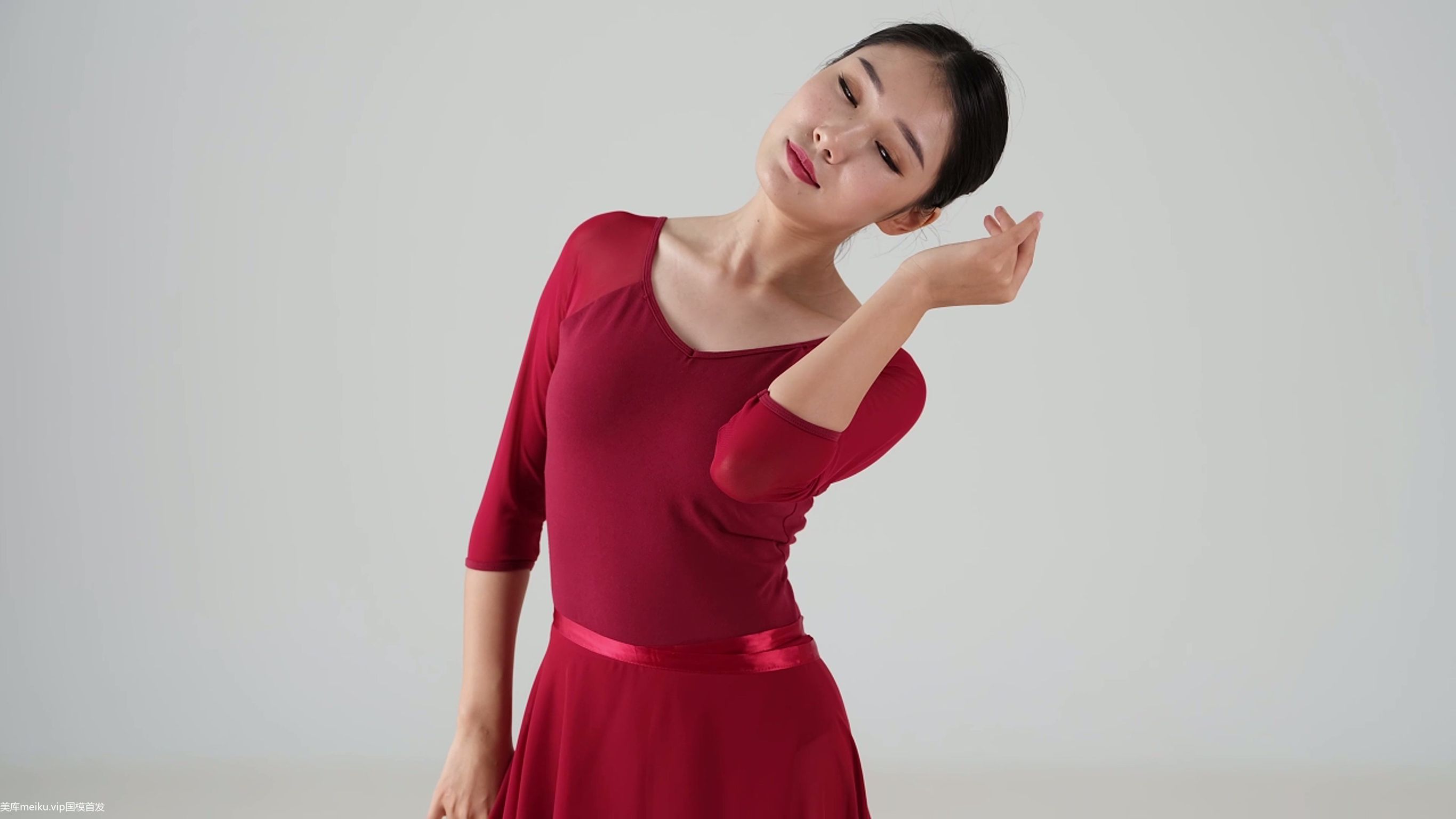 御姐舞蹈老师: 高抬腿多毛美穴4K超清 贵妇气质拉满 (48 photos + 4 videos) 18 御姐舞蹈老师: 高抬腿多毛美穴4K超清 贵妇气质拉满 (48 photos + 4 videos) 18