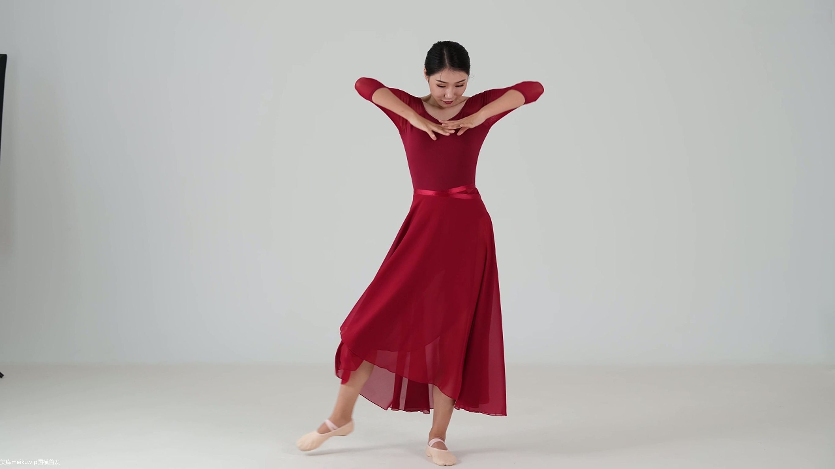 御姐舞蹈老师: 高抬腿多毛美穴4K超清 贵妇气质拉满 (48 photos + 4 videos) 12 御姐舞蹈老师: 高抬腿多毛美穴4K超清 贵妇气质拉满 (48 photos + 4 videos) 12