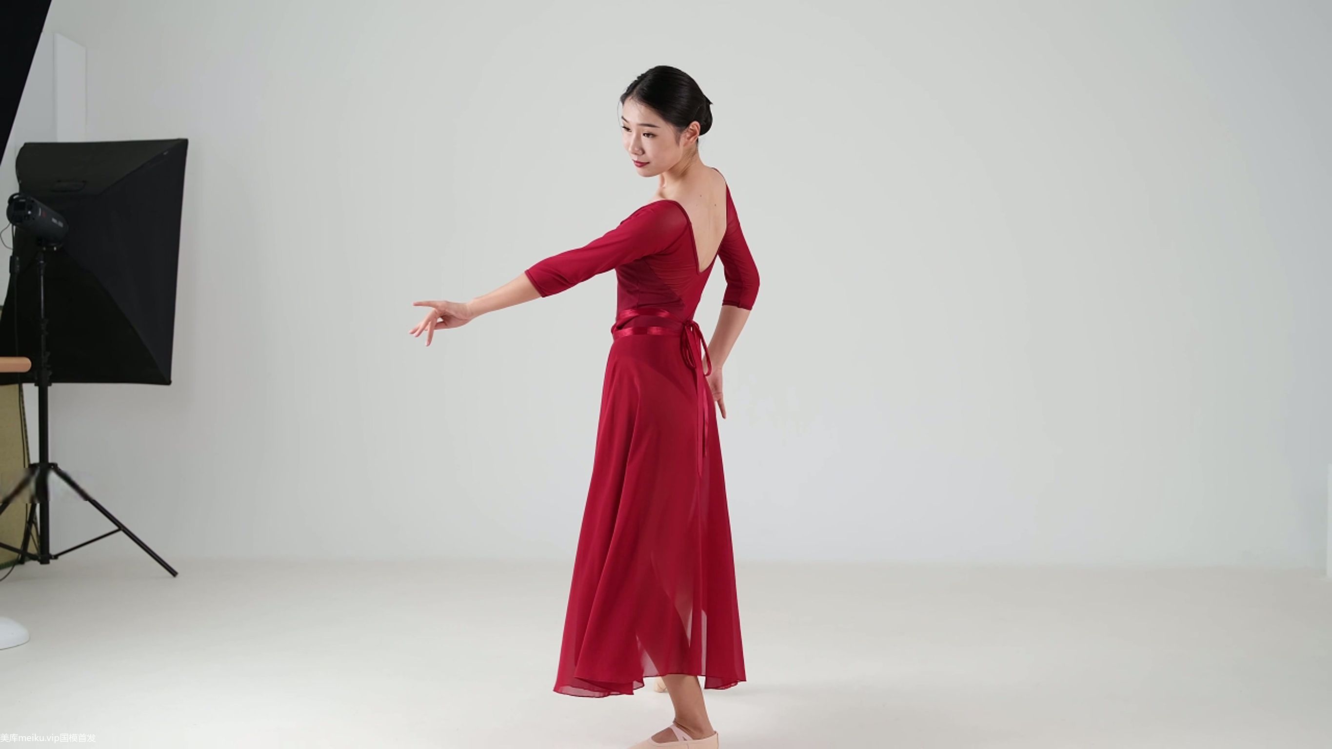 御姐舞蹈老师: 高抬腿多毛美穴4K超清 贵妇气质拉满 (48 photos + 4 videos) 9 御姐舞蹈老师: 高抬腿多毛美穴4K超清 贵妇气质拉满 (48 photos + 4 videos) 9
