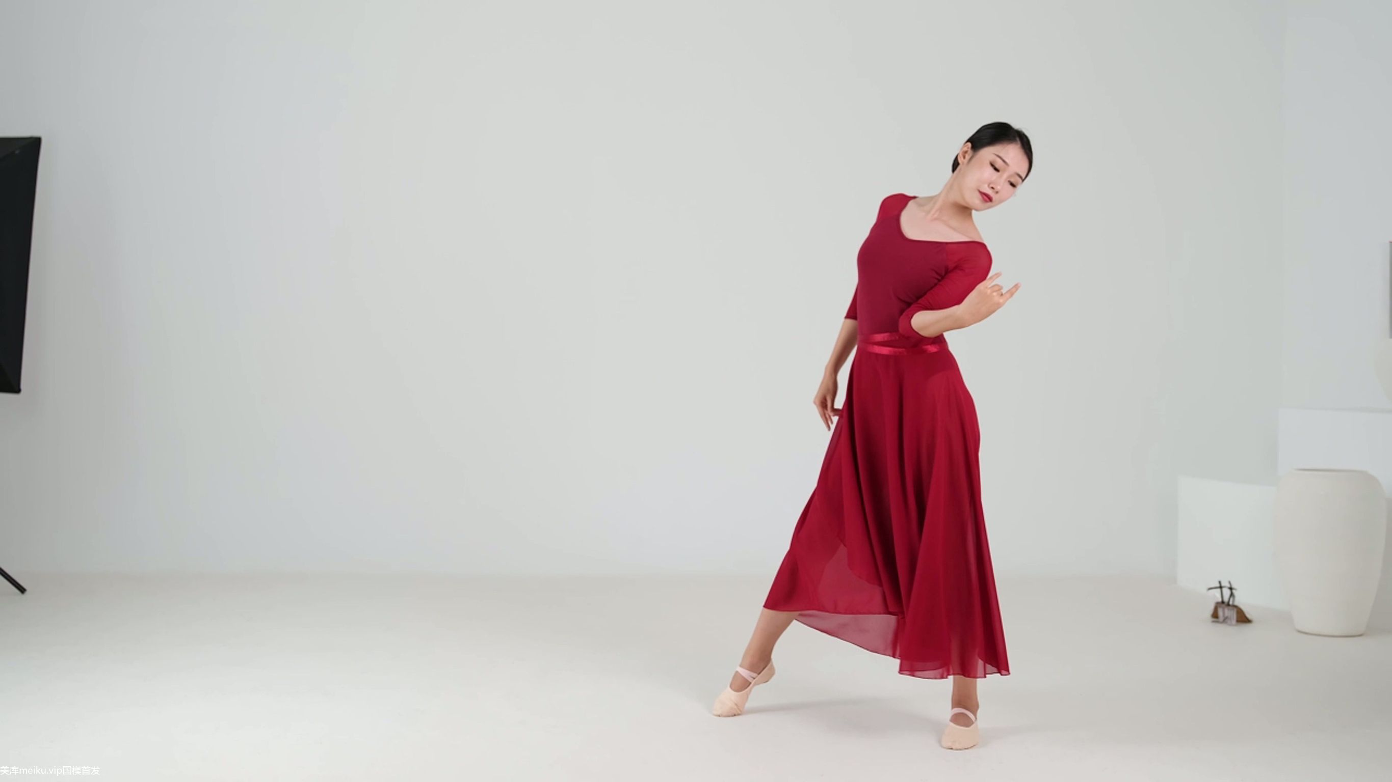 御姐舞蹈老师: 高抬腿多毛美穴4K超清 贵妇气质拉满 (48 photos + 4 videos) 10 御姐舞蹈老师: 高抬腿多毛美穴4K超清 贵妇气质拉满 (48 photos + 4 videos) 10