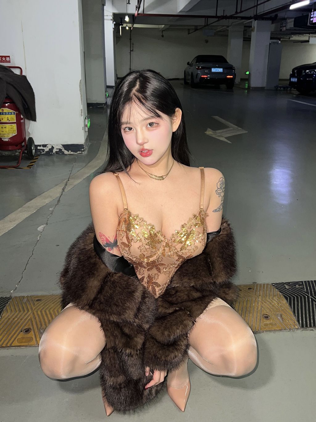 小u优优子: 貂皮大衣 (50 photos) 7 小u优优子: 貂皮大衣 (50 photos) 7