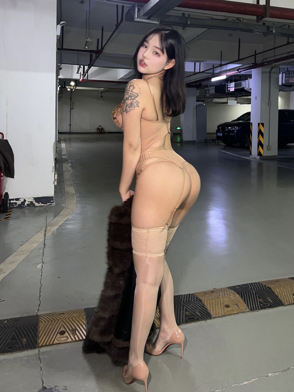 小u优优子: 貂皮大衣 (50 photos) 5 小u优优子: 貂皮大衣 (50 photos) 5