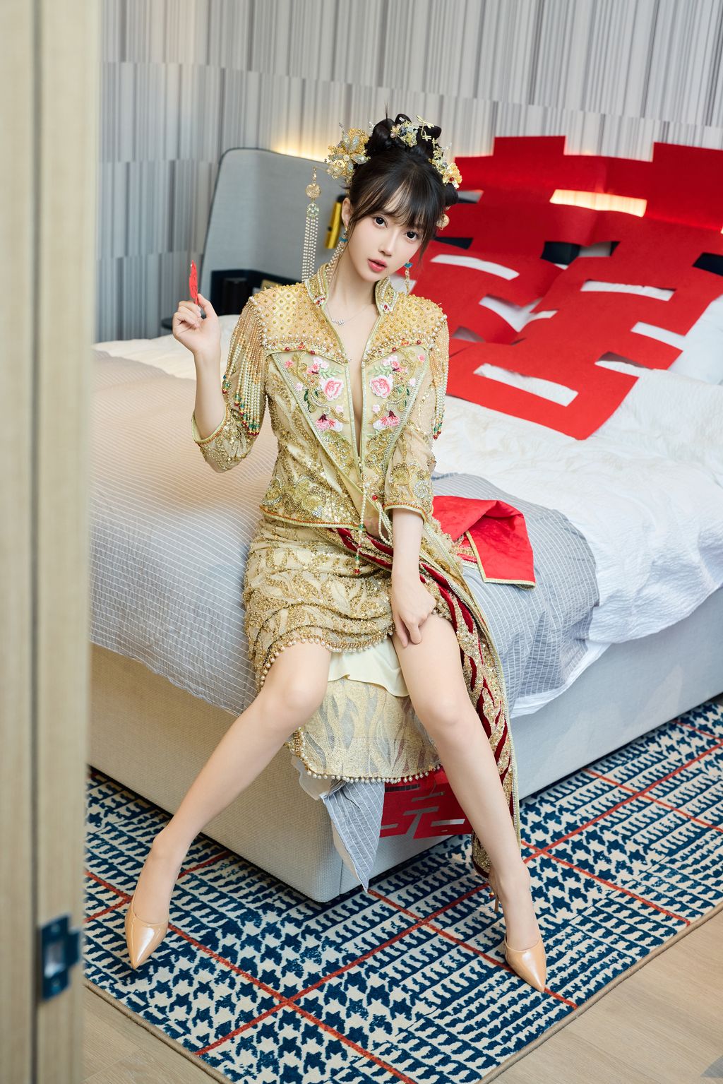 [内购无水印] 玥儿玥er: 秀人网模特 性感秀禾服 (84 photos)