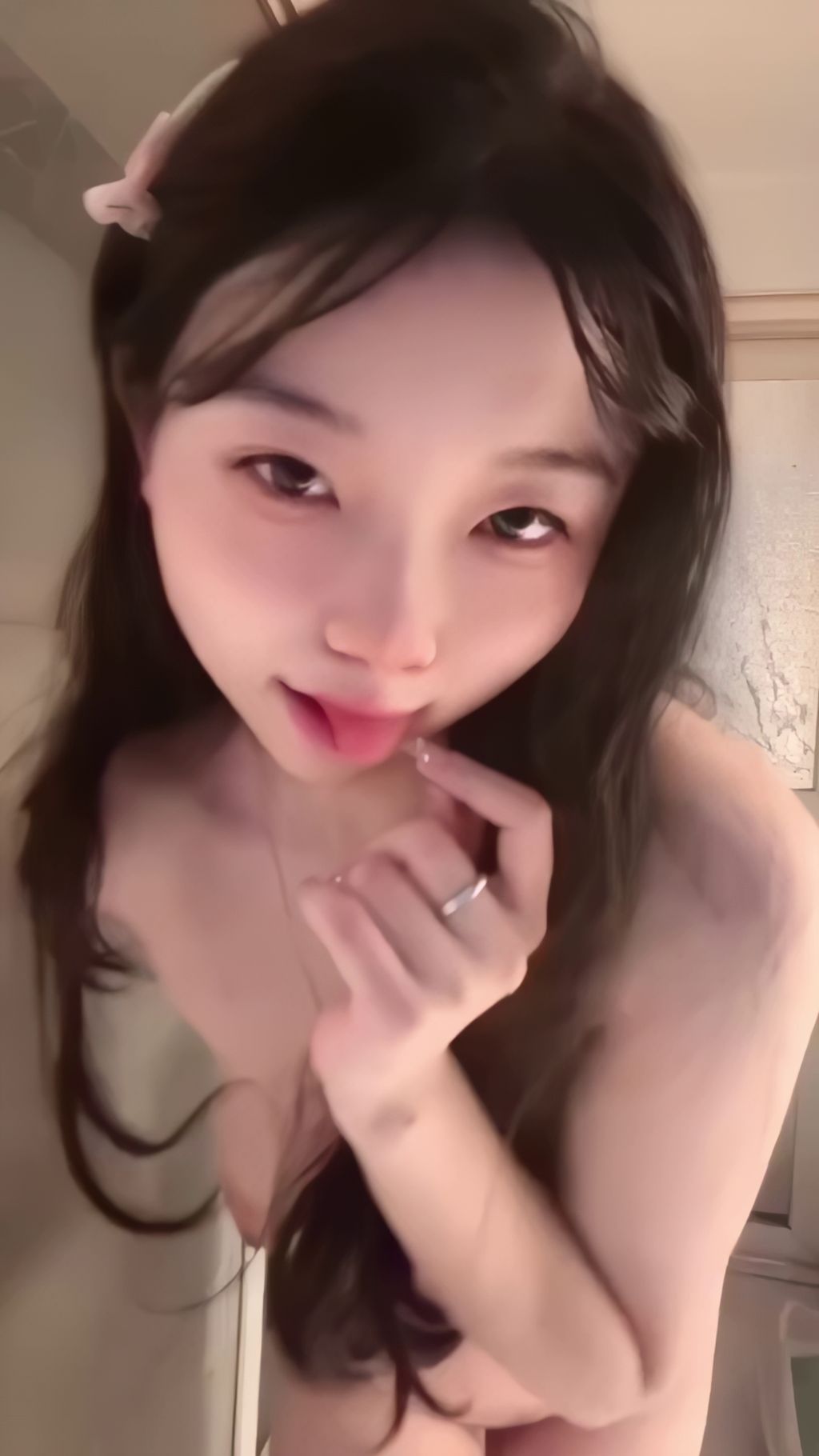 牛油果: 可爱肉感小美女裸舞 全尺度视频合集 (41 photos + 23 videos)