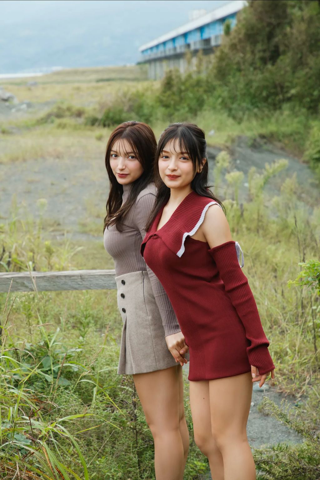 [JP] Marina Momose (百瀬まりな) & Erika: FRIDAY Monthly Girl 055 エリマリ姉妹 (103 photos + 1 video)