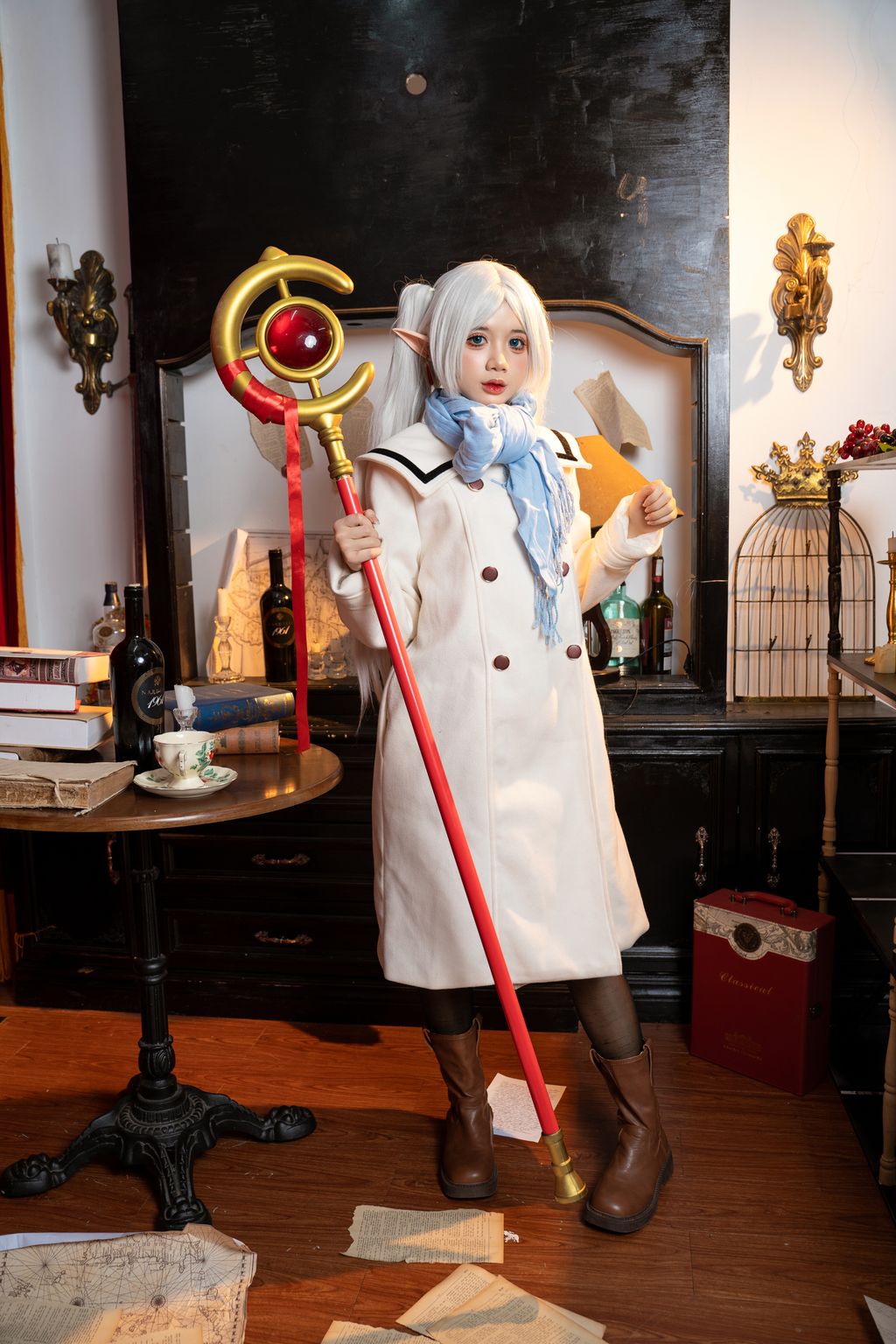 Coser@PoppaChan: Frieren Winter 芙莉莲·黑丝短靴冬装 +S (141 photos + 13 videos)