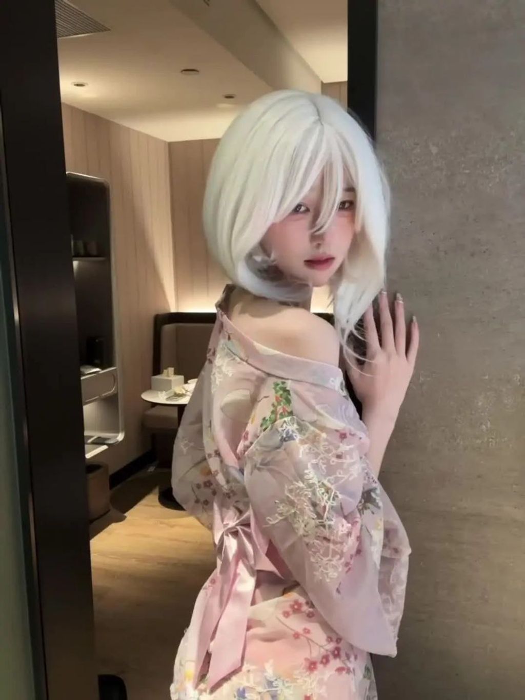 迟早早: 抖音甜妹 定制私拍 自摸阿黑颜 (53 photos + 3 videos)