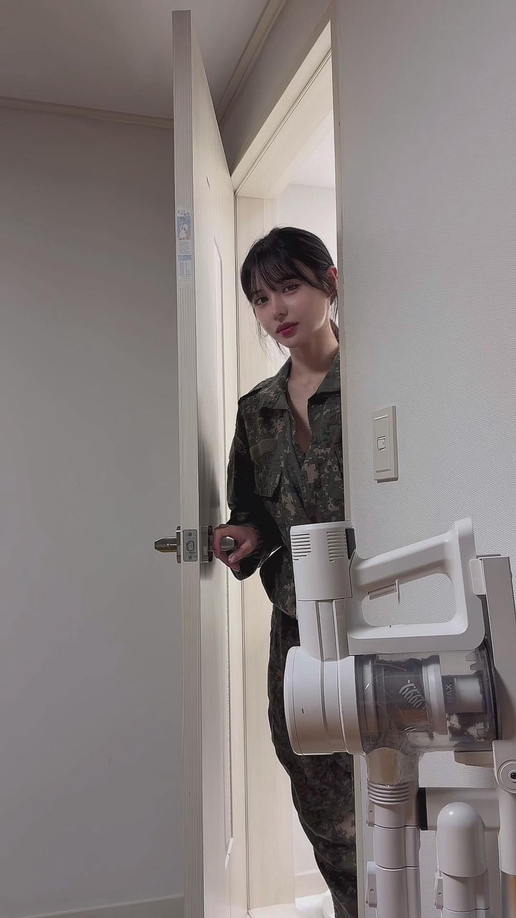 서안 ♥ 올노 – 생리 중 여군 (38 photos + 2 videos)