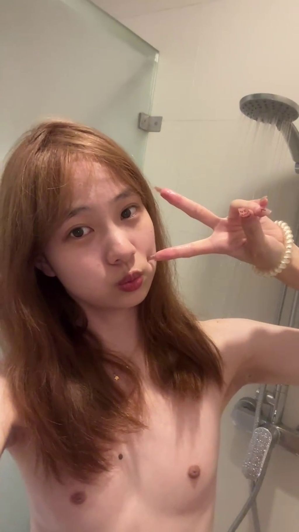 嫩滑可爱的学生妹: 完美露脸和男友的性福日常 (57 photos + 26 videos) 4 嫩滑可爱的学生妹: 完美露脸和男友的性福日常 (57 photos + 26 videos) 4