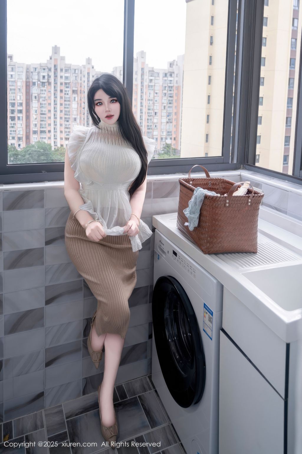 XIUREN No.11010: 汐汐爱吃草莓 (84 photos)