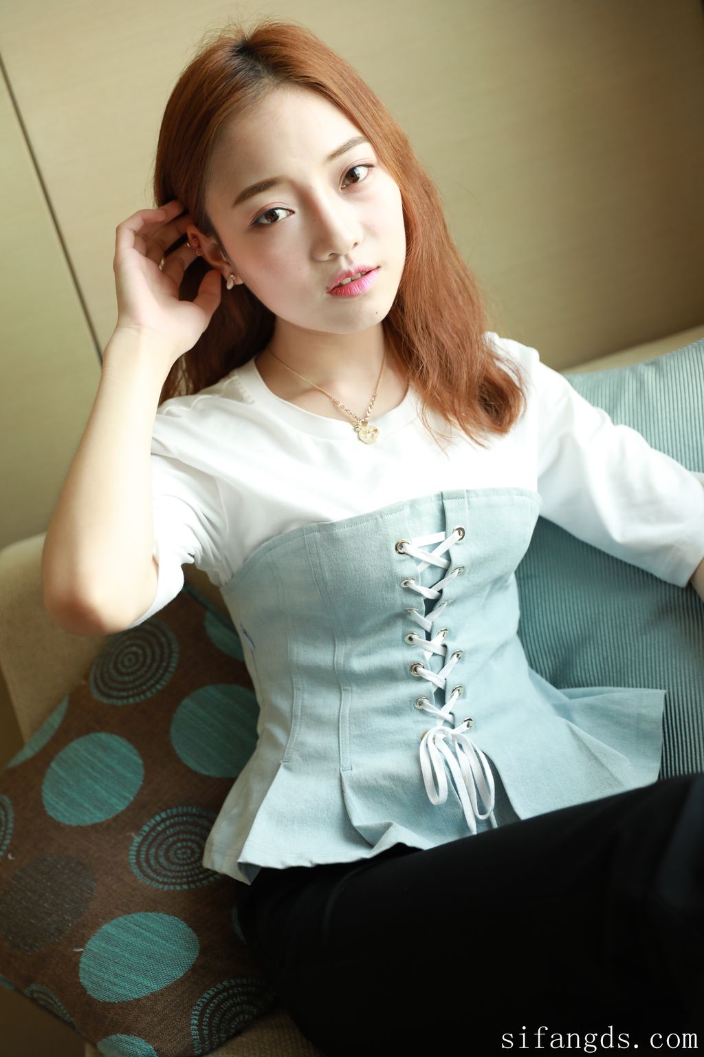 [Private Photoshoot] 琳琳: 腼腆学妹全尺度私拍 (205 photos + 3 videos)