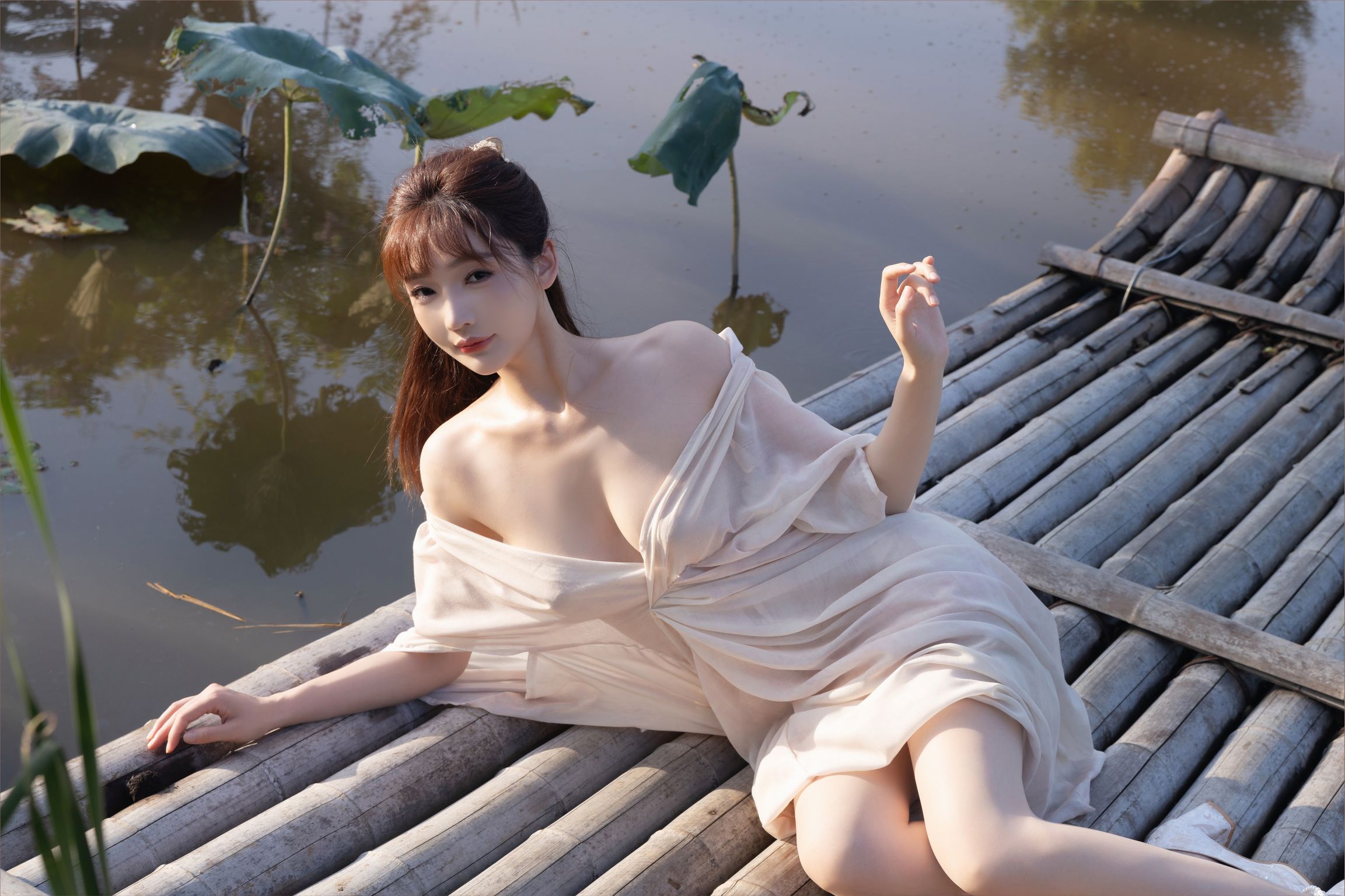 [内购无水印] Lu Xuan Xuan (陆萱萱): 秀人网模特 荷花 (91 photos)