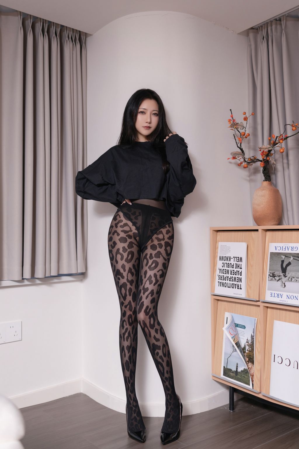 [内购无水印] 鱼子酱Fish: 秀人网模特 性感的丝 (122 photos)
