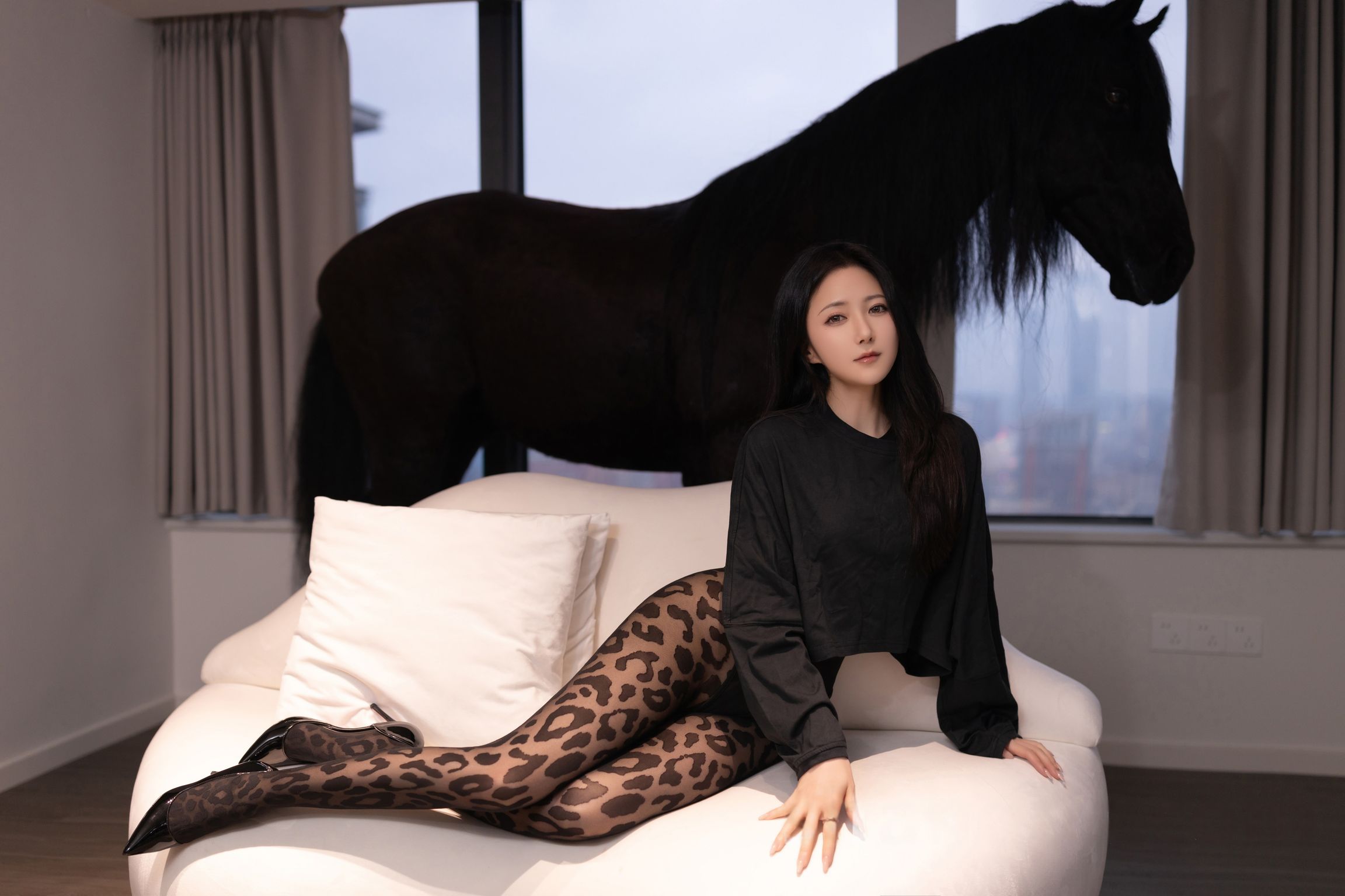 [内购无水印] 鱼子酱Fish: 秀人网模特 性感的丝 (122 photos)