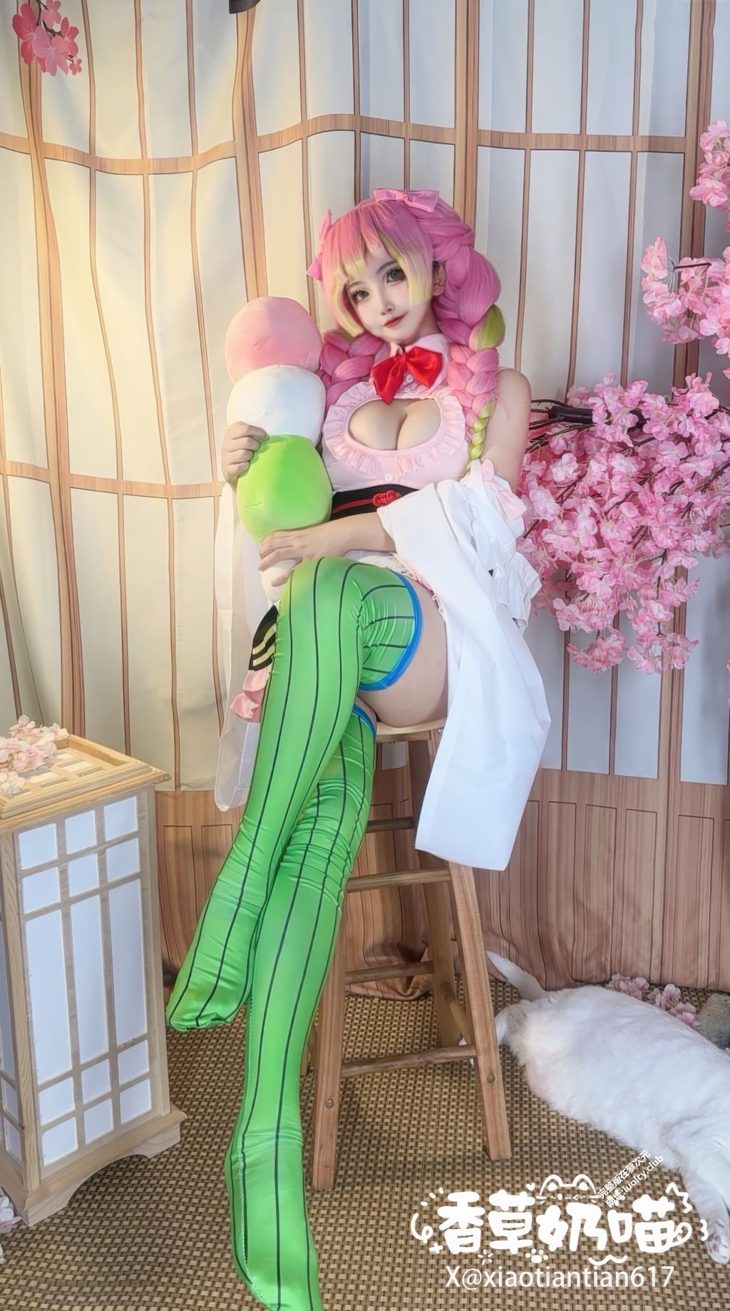 Coser@香草奶喵: 蜜璃女仆 (62 photos + 30 videos)