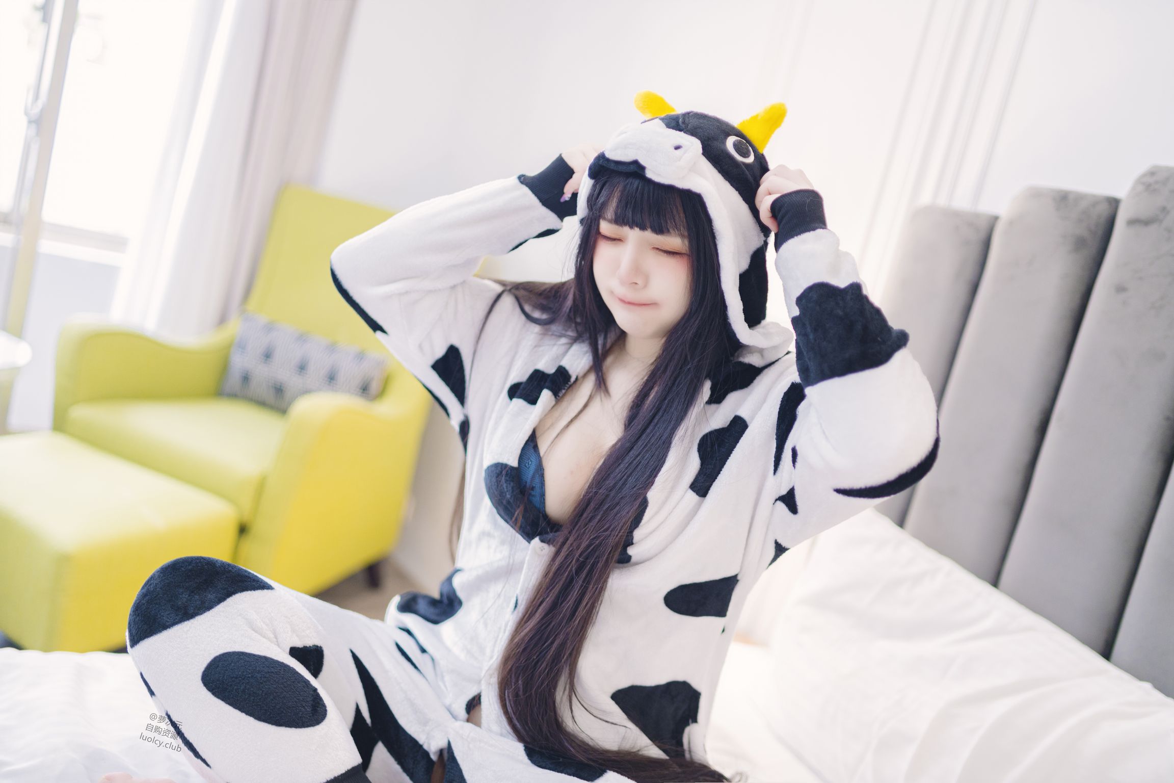 Coser@落落Raku: 8K 奶牛Milky (56 photos + 1 video) 10 Coser@落落Raku: 8K 奶牛Milky (56 photos + 1 video) 10