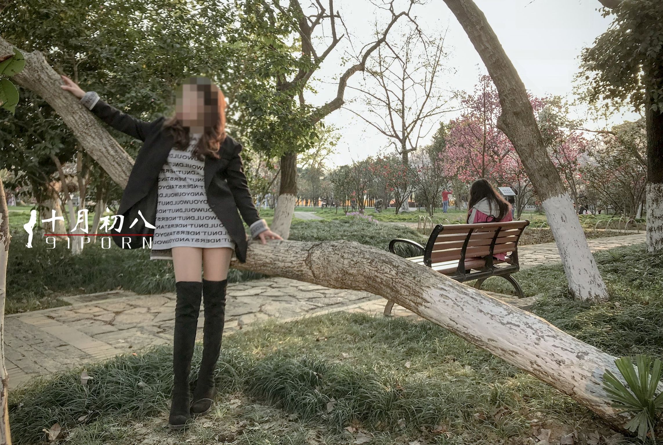 十月初八: 人前露出私拍合集 (645 photos + 8 videos) 17 十月初八: 人前露出私拍合集 (645 photos + 8 videos) 17
