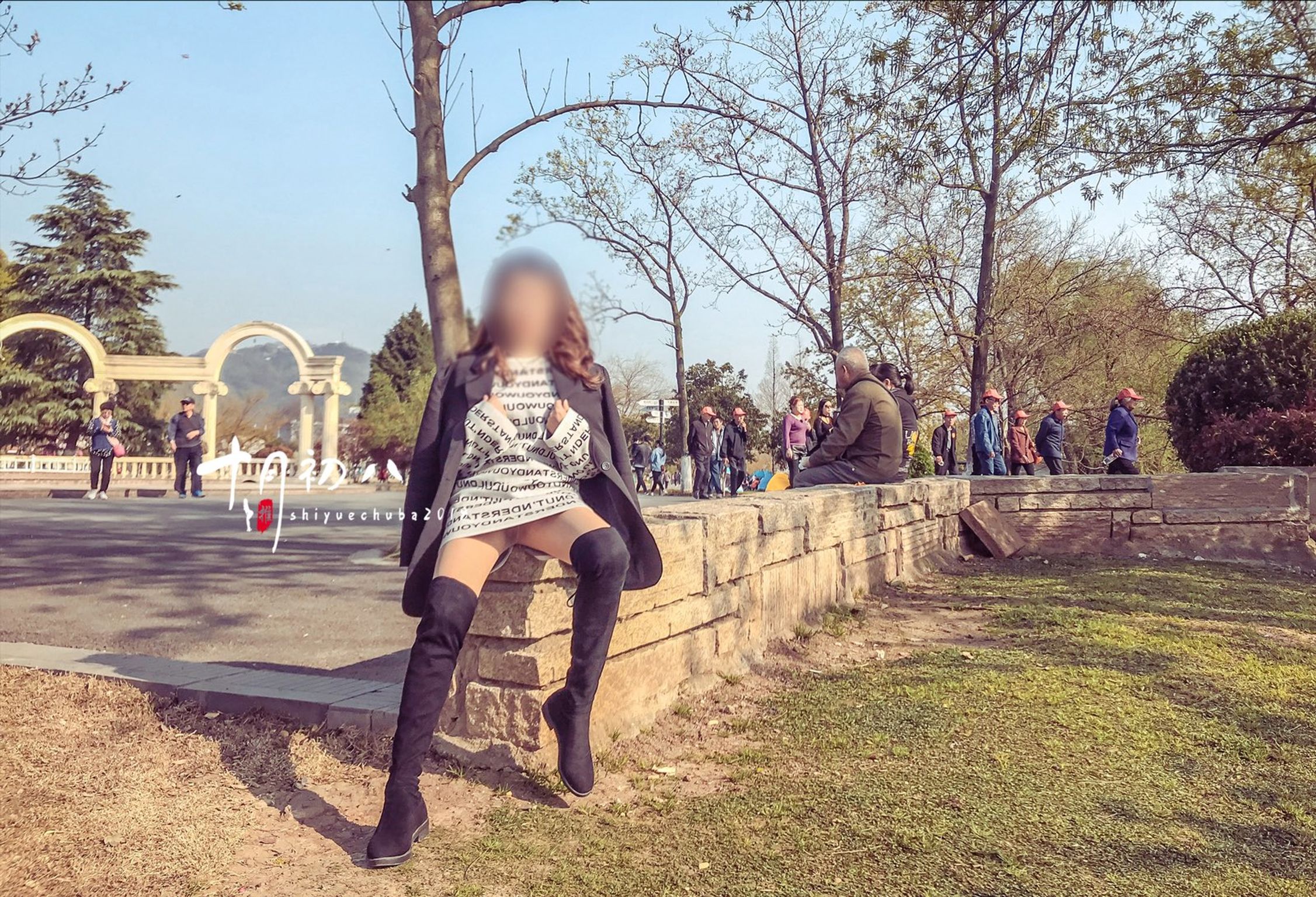 十月初八: 人前露出私拍合集 (645 photos + 8 videos) 14 十月初八: 人前露出私拍合集 (645 photos + 8 videos) 14