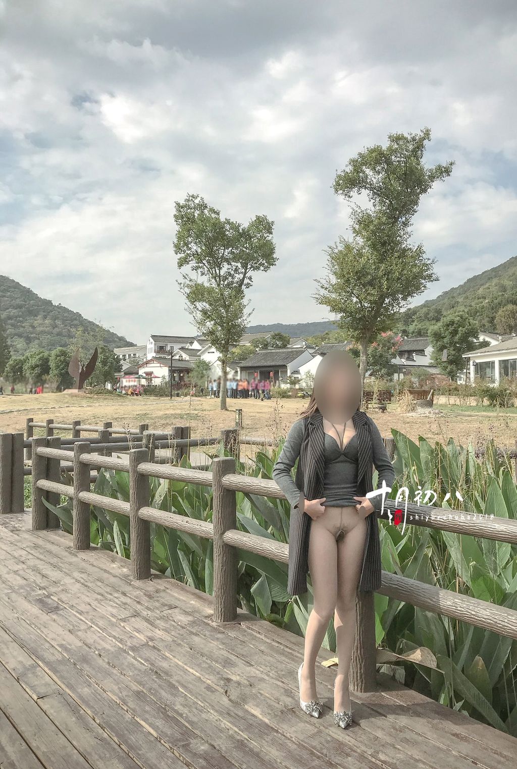 十月初八: 人前露出私拍合集 (645 photos + 8 videos) 15 十月初八: 人前露出私拍合集 (645 photos + 8 videos) 15