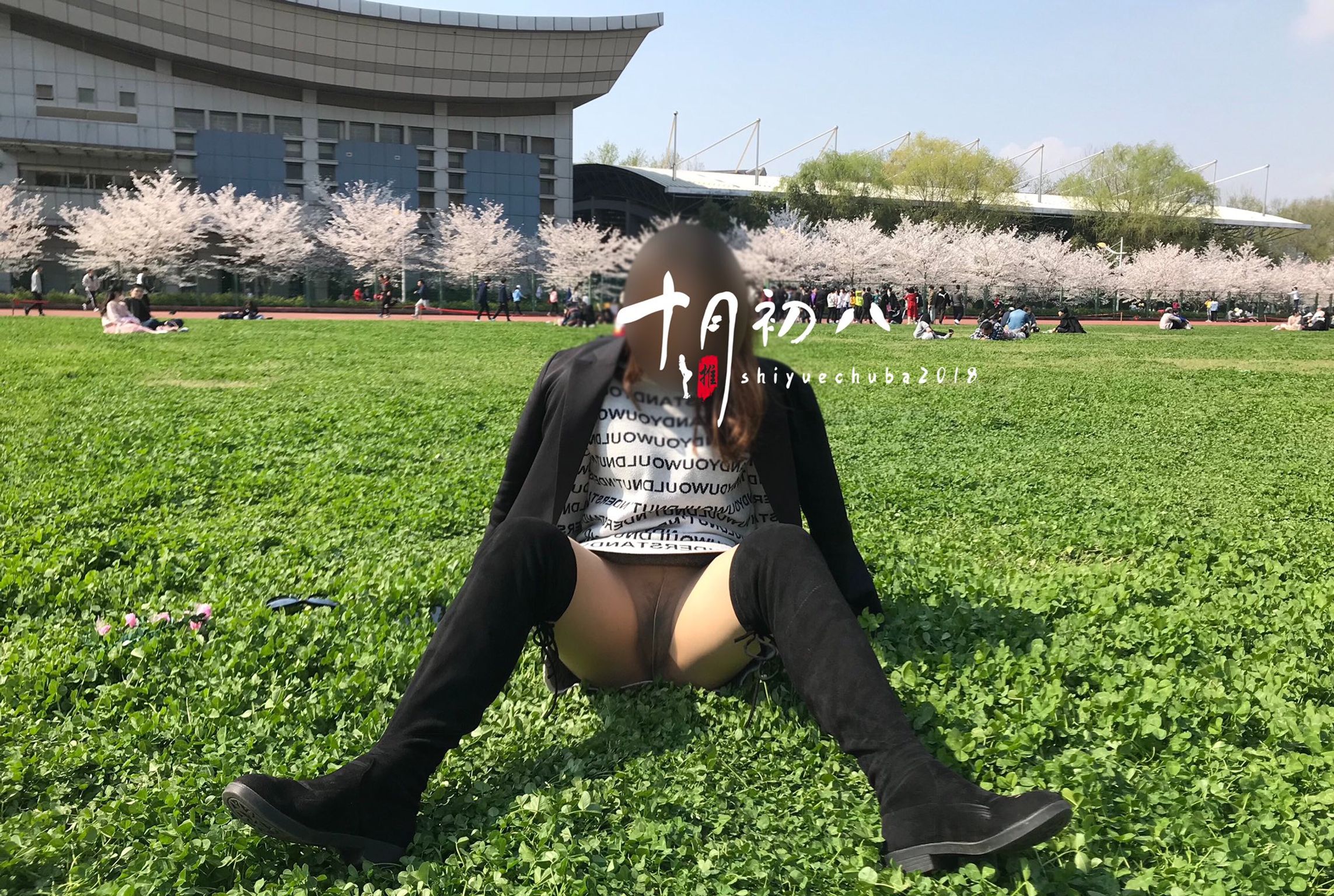 十月初八: 人前露出私拍合集 (645 photos + 8 videos) 17 十月初八: 人前露出私拍合集 (645 photos + 8 videos) 17