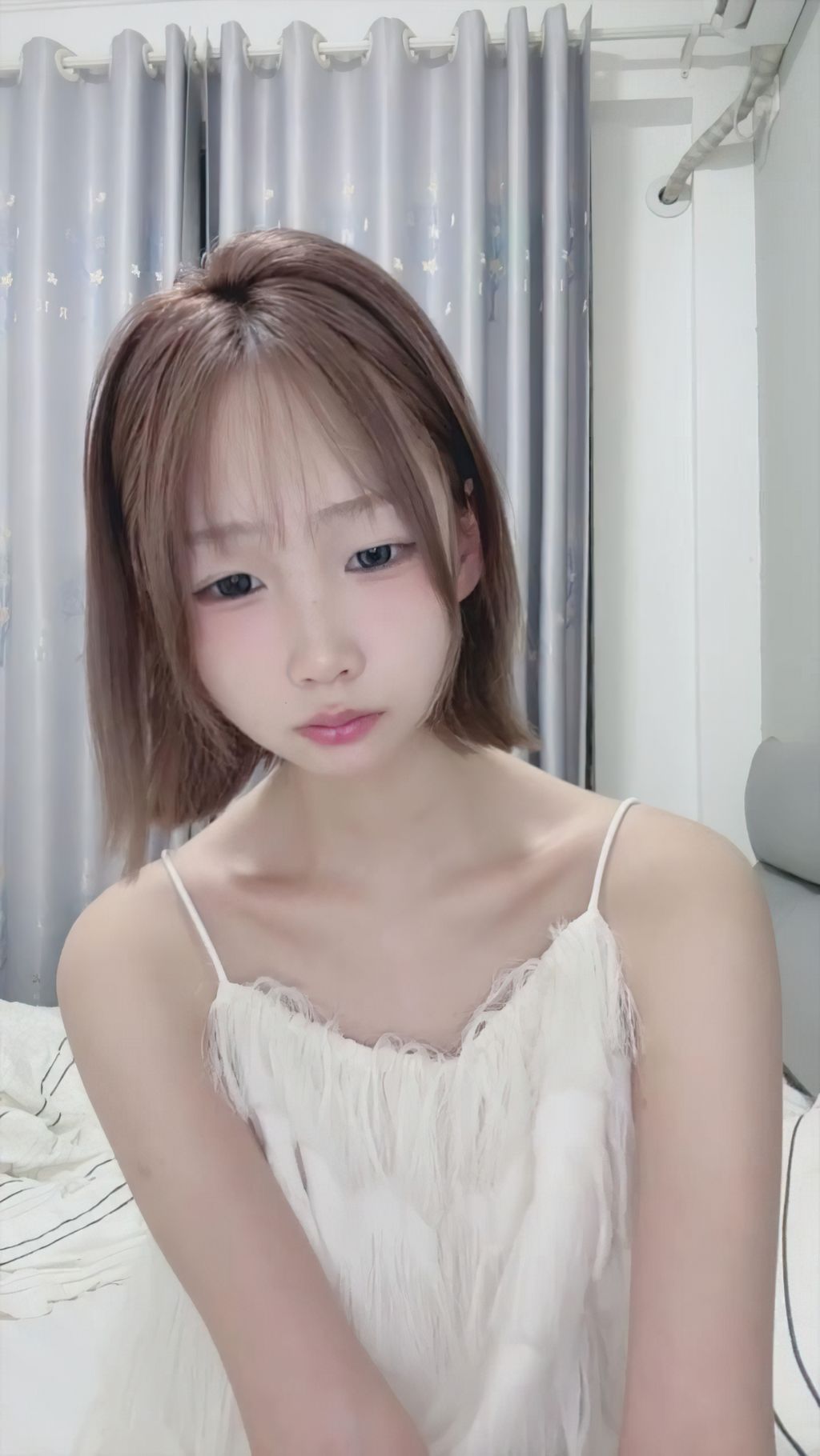 小涵: 古灵精怪 校花女神 (63 photos + 10 videos)