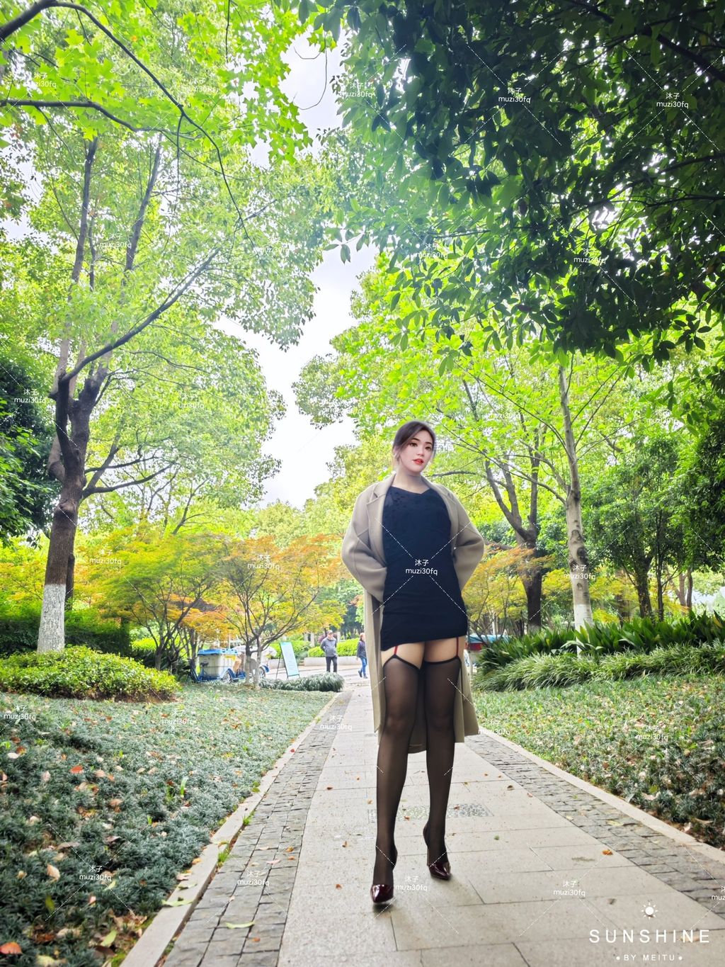 [OtherXXX] 沐子: 人前露出极品人妻 (309 photos + 98 videos)
