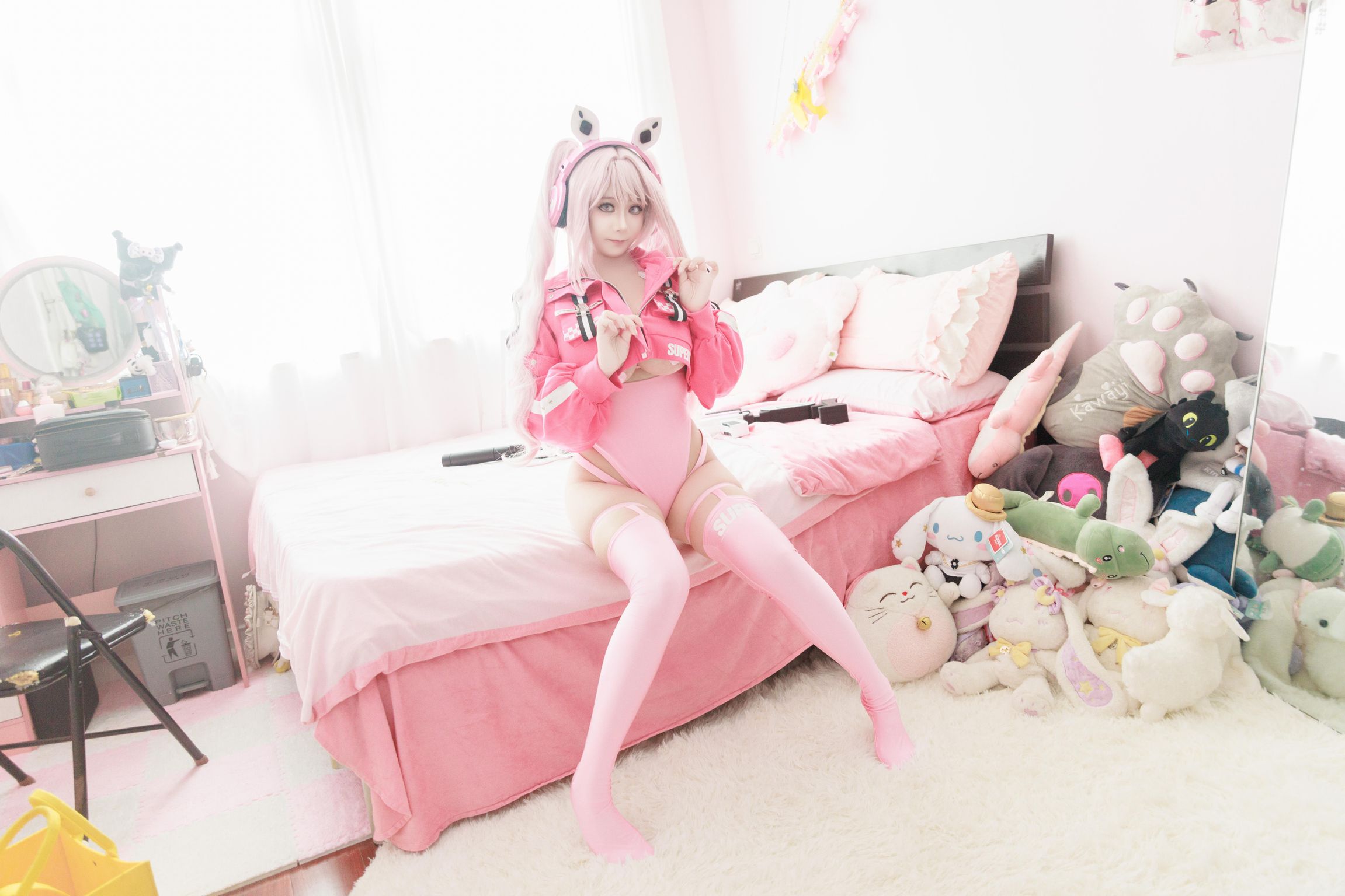 Coser@阿雪雪: 爱丽丝泳装 (94 photos + 1 video)