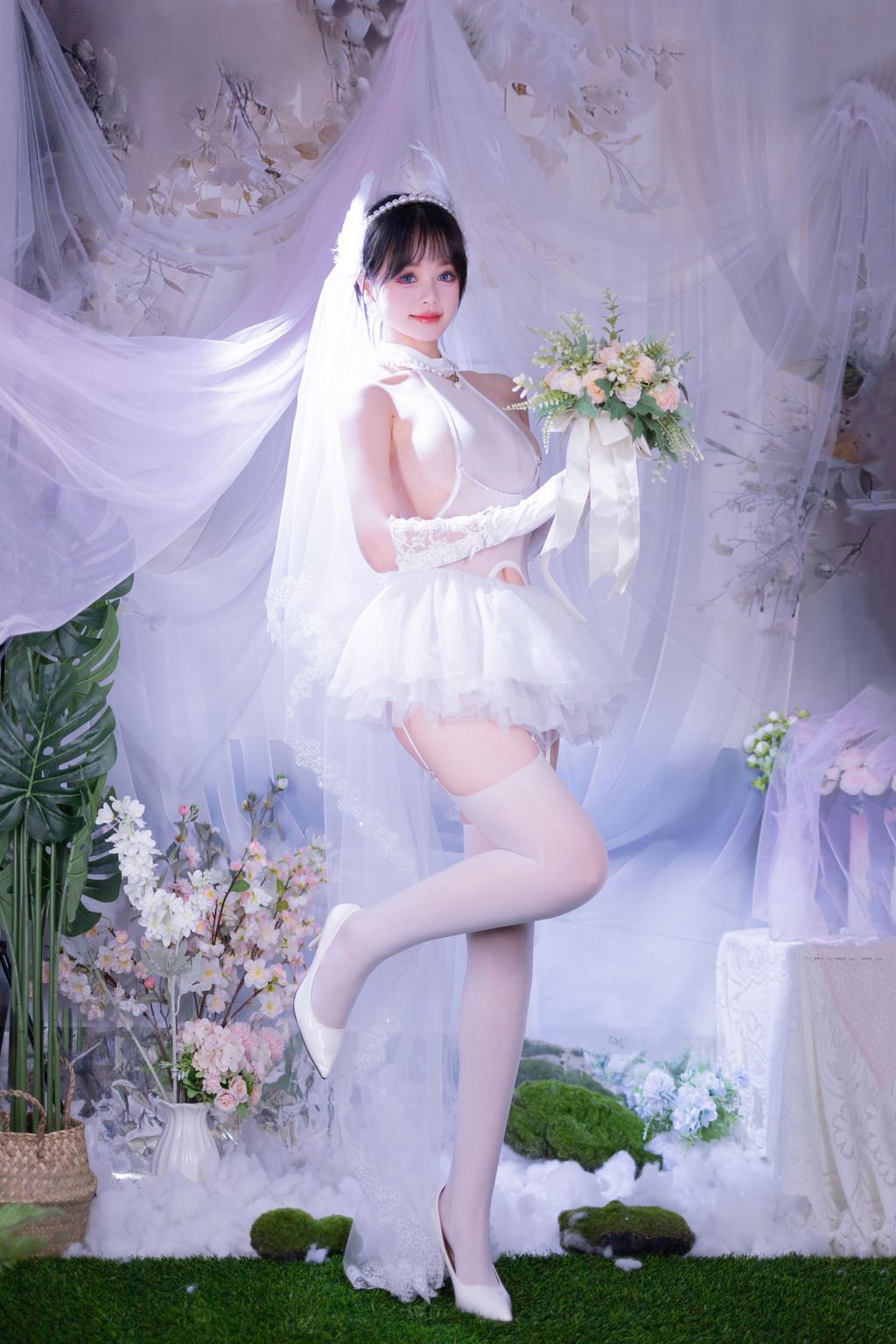 Coser@星黛鹿鹿: 白丝花嫁 (50 photos)